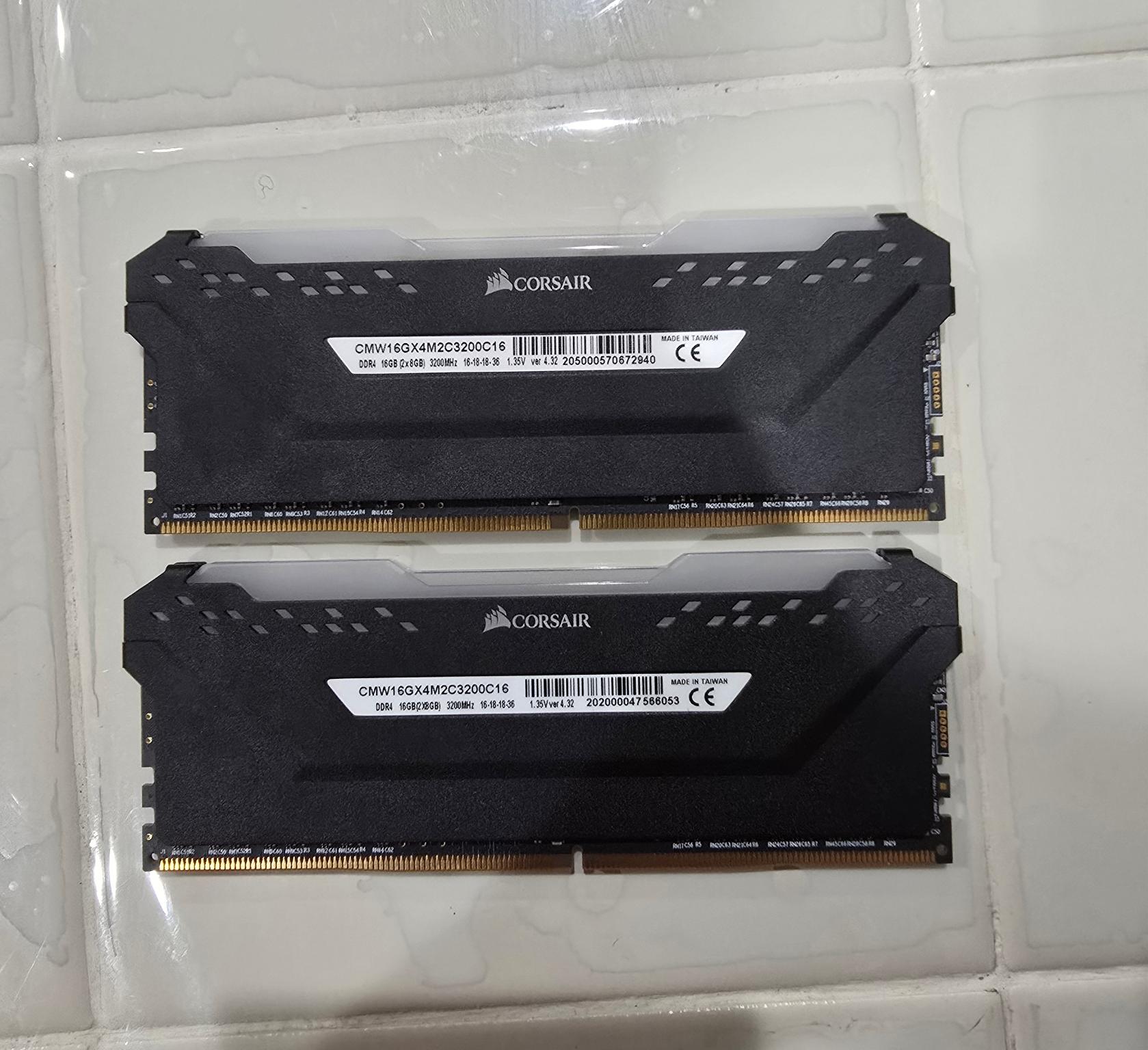 Corsair Vengeance RGB Pro 16GB (2x8GB) PC4-25600 (DDR4-3200) Memory