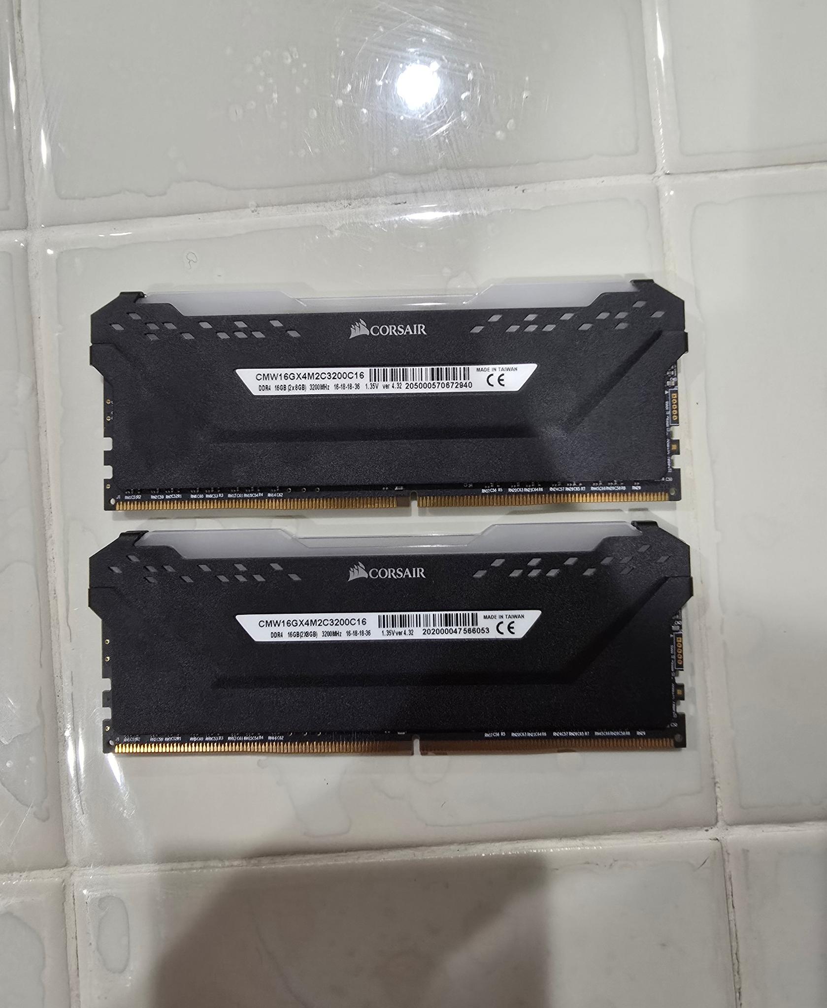 Corsair Vengeance RGB Pro 16GB (2x8GB) PC4-25600 (DDR4-3200) Memory