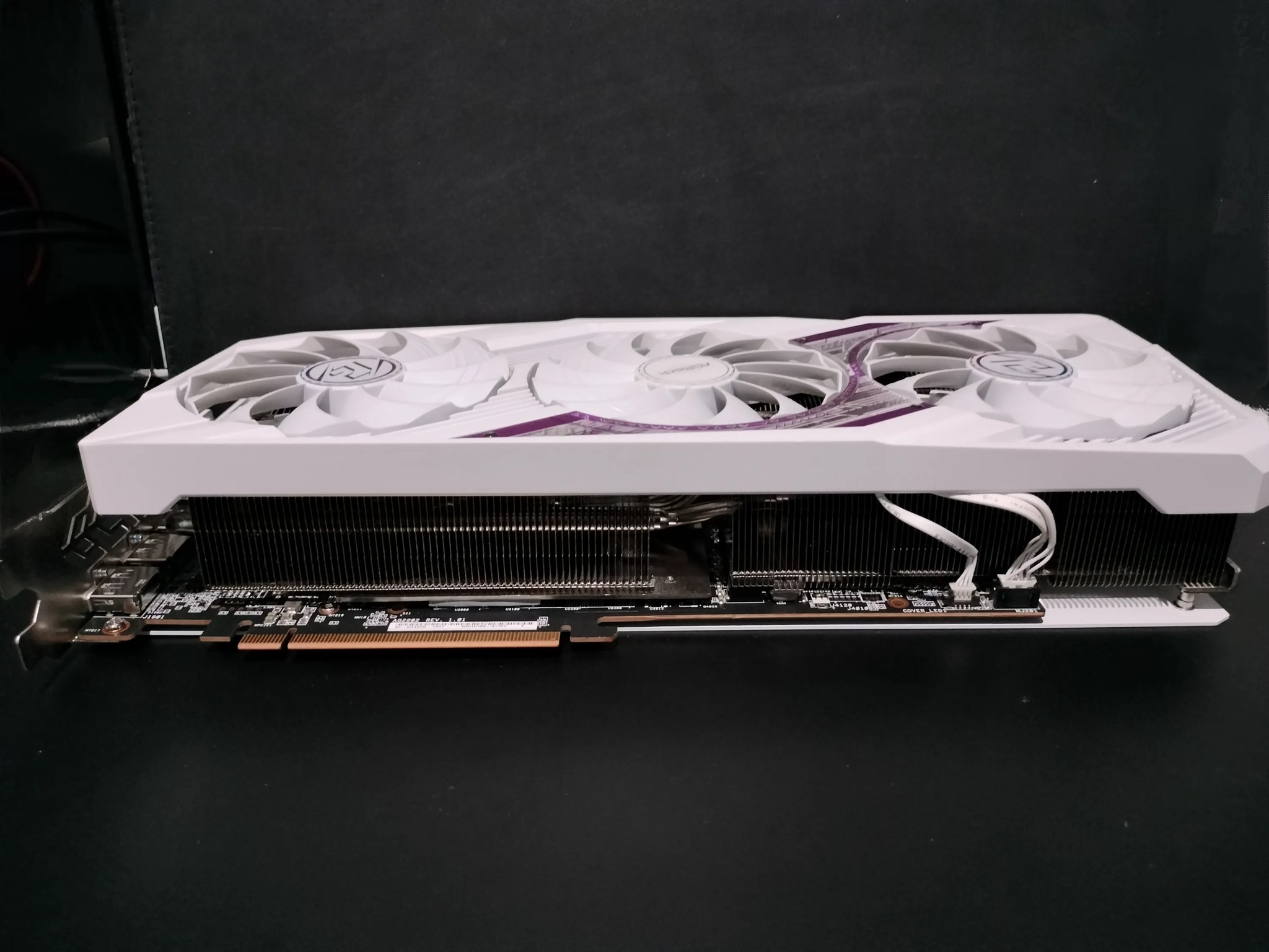 ASRock AMD Radeon RX 7900 XT Phantom Gaming White RGB Overclocked Triple Fan 20GB GDDR6