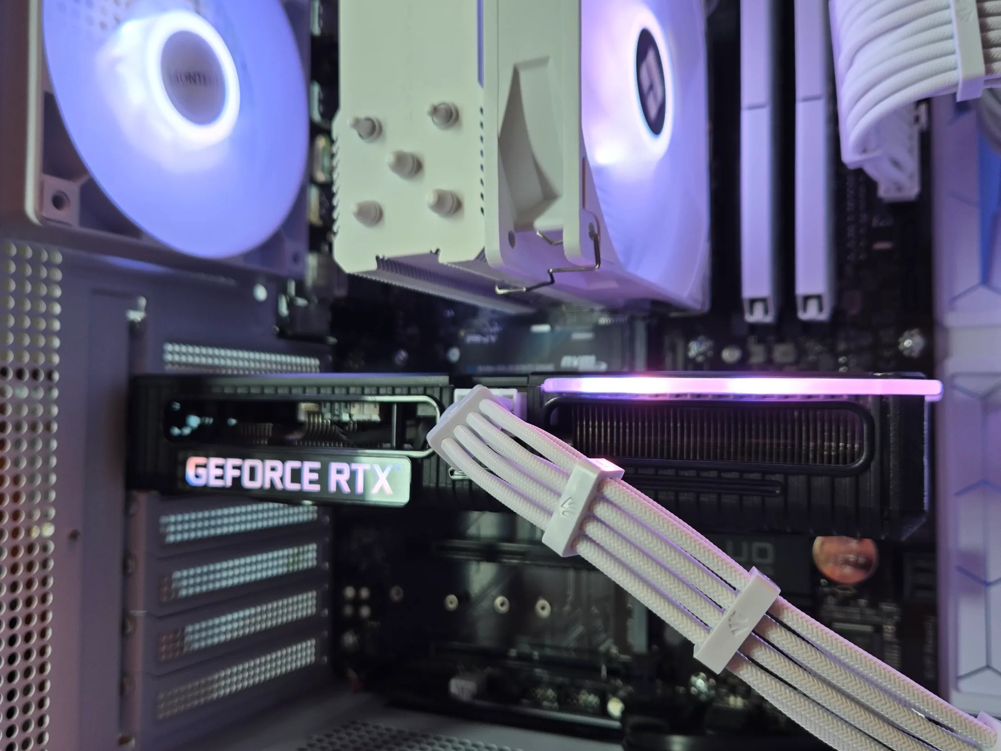 3060 TI RYZEN 5 WHITE GAMING PC