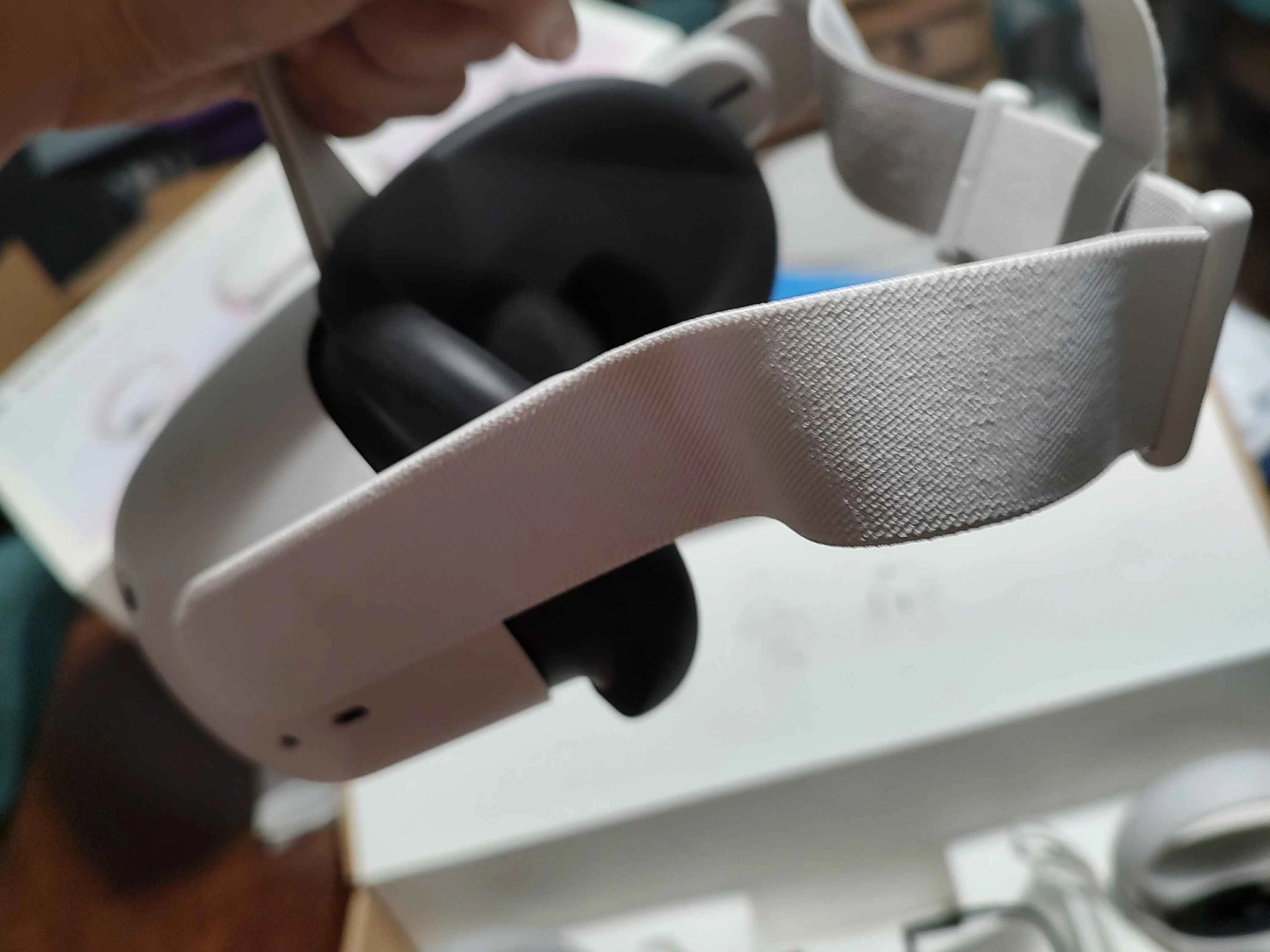 Oculus(Meta) Quest 2 128GB Headset + 2 Controllers and Accessories