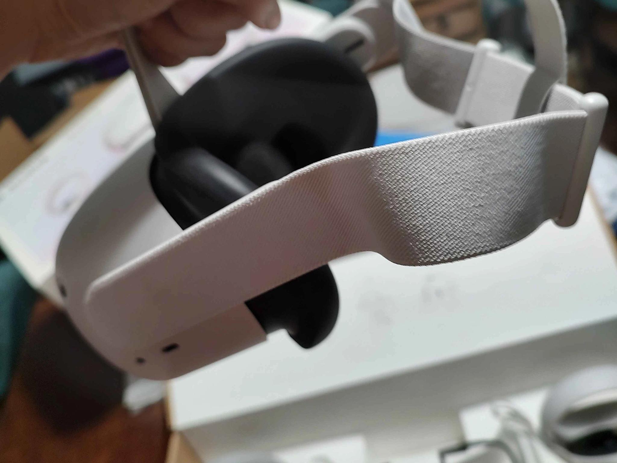 Oculus(Meta) Quest 2 128GB Headset + 2 Controllers and Accessories