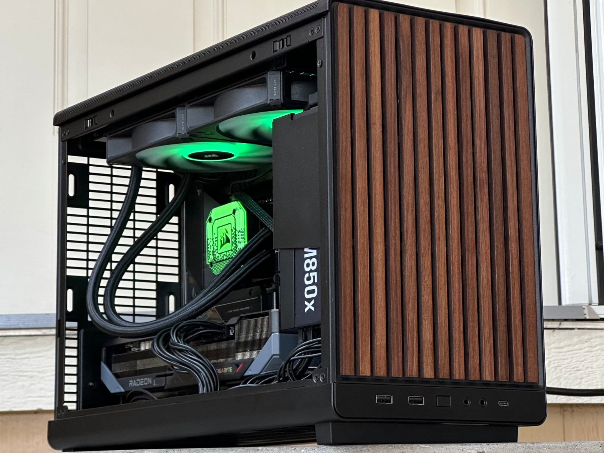 Gaming pc \ Rx 9070 XT \ i5-13600K \ 32GB 6000Mhz cl30 \ 2TB nvme ssd \ 850w psu \ Windows 11 Pro
