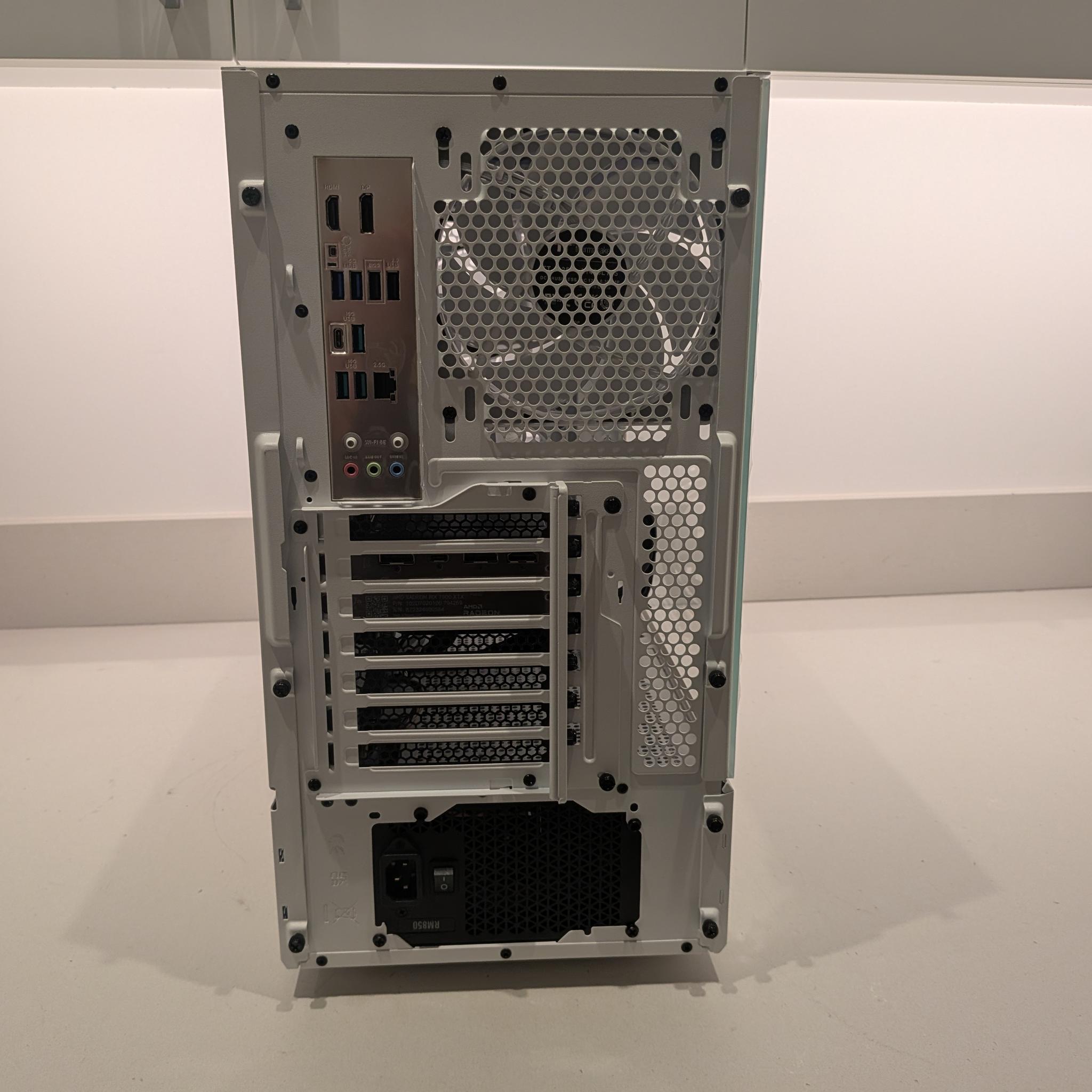 4K Crimson Snow - RX 7900 XTX, Ryzen 5 7600X3D, 32 GB DDR5, 2 TB Gen 5 NVME, Liquid Cooled, RGB