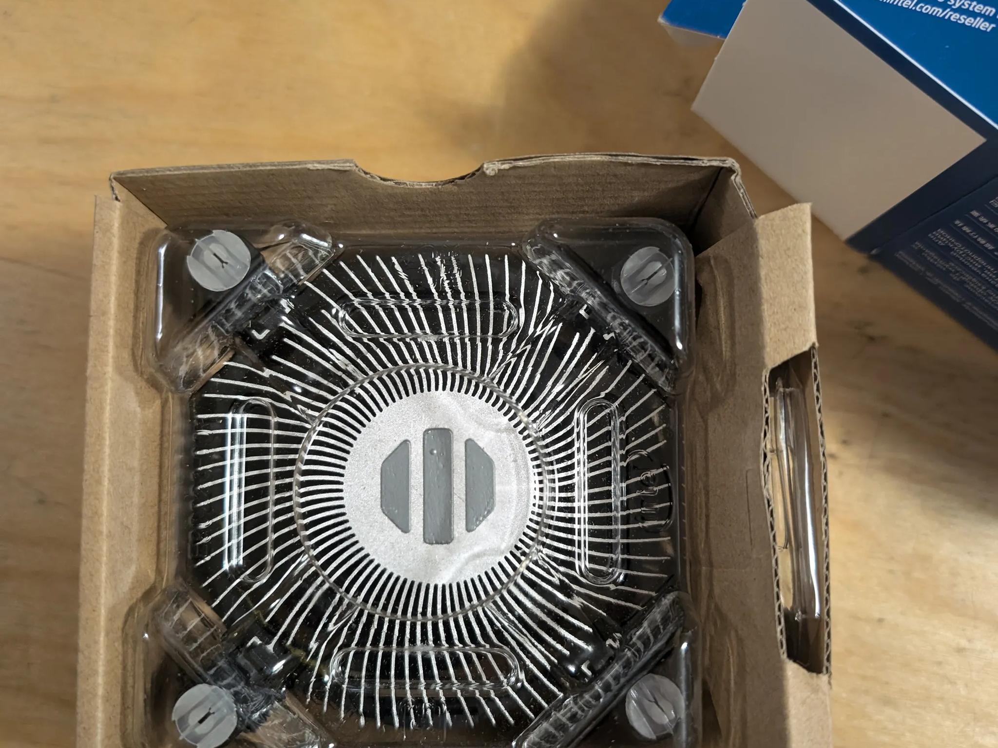 Intel Core i3 4130 + stock cooler