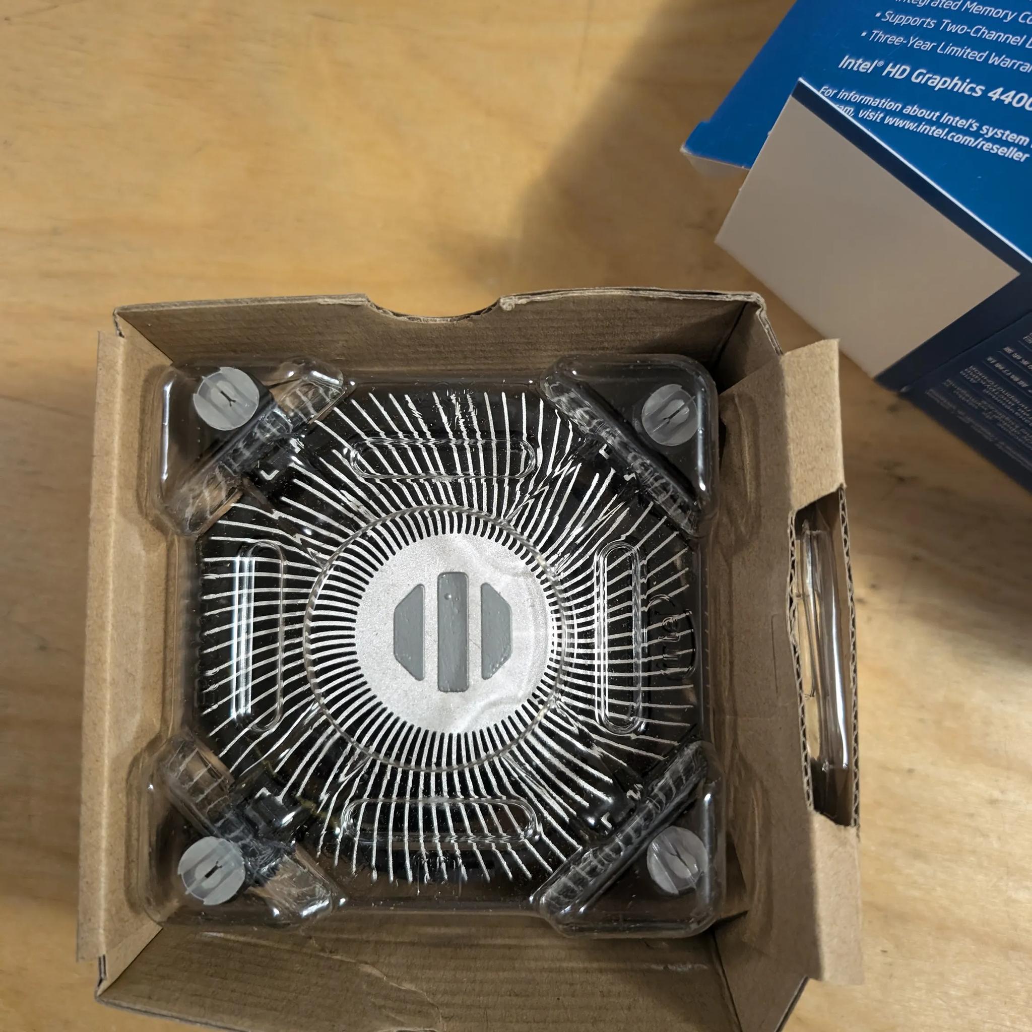 Intel Core i3 4130 + stock cooler