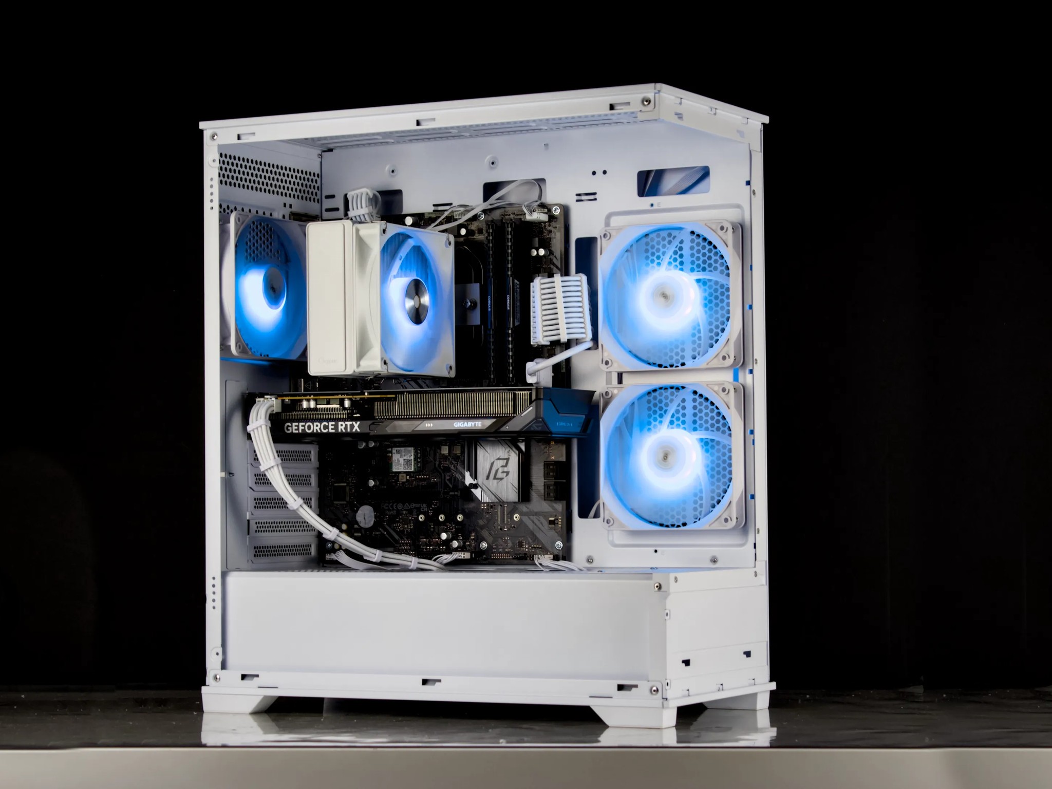 Clean White Gaming PC – RTX 5060, Ryzen 5 5600X, 32GB, 1TB SSD - RGB, WiFi, BlueTooth