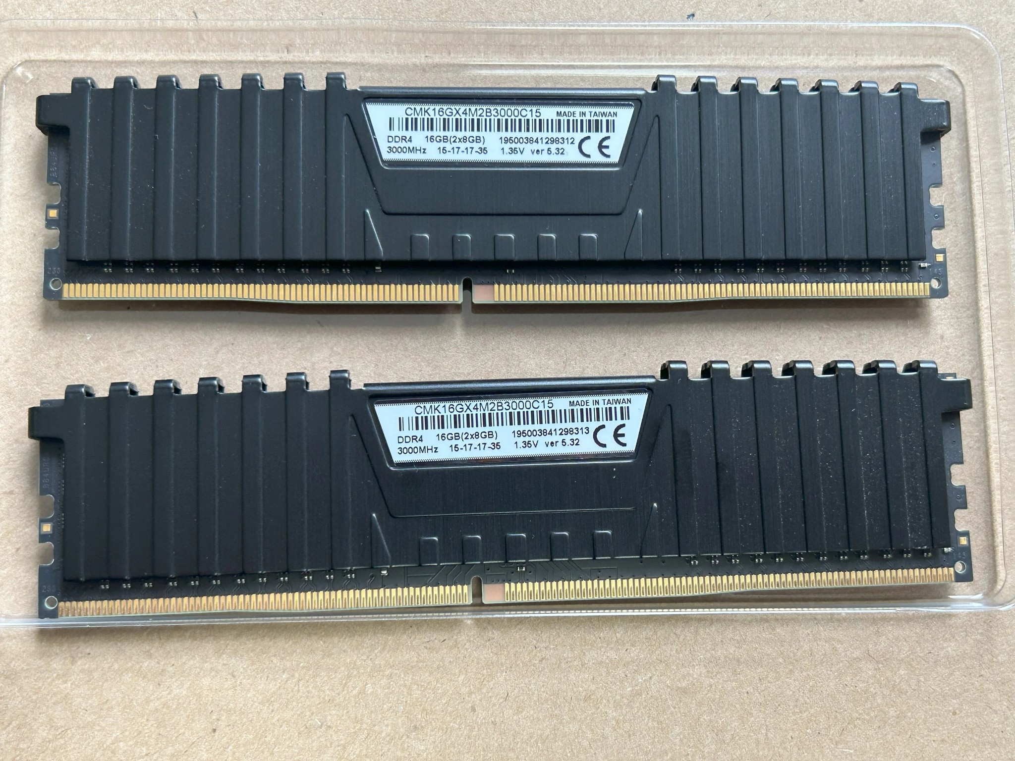Corsair Vengeance LPX 16 GB (2 x 8 GB) DDR4-3000 CL15 Memory