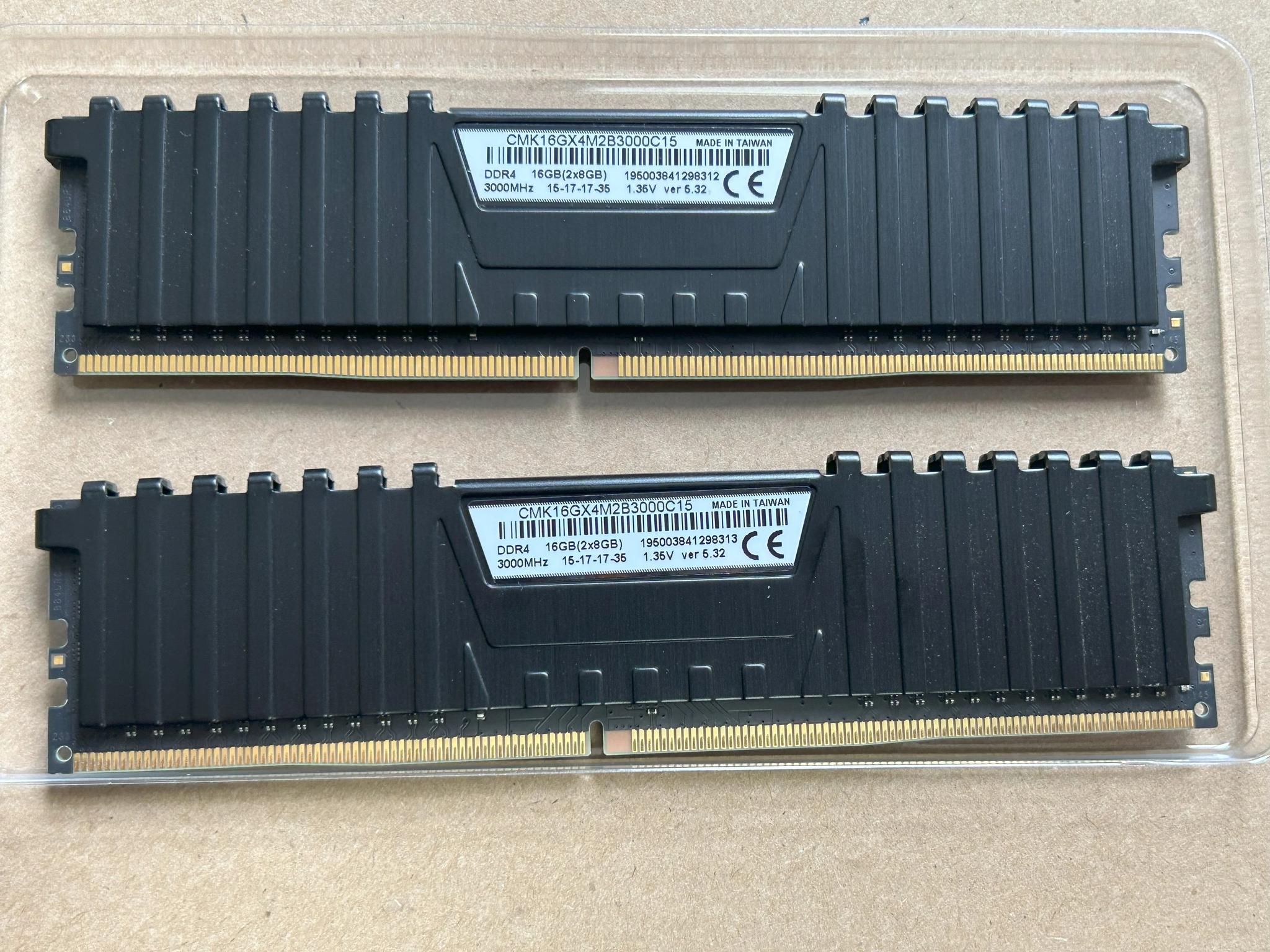 Corsair Vengeance LPX 16 GB (2 x 8 GB) DDR4-3000 CL15 Memory
