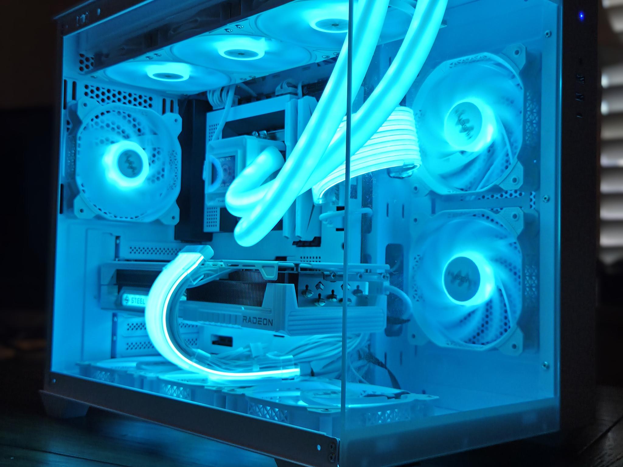 Blizzard! ❄️ | RX 9070 XT Gaming PC | Intel i5-14600K | 32GB DDR5 | 1TB Gen4 NVMe | 2" LCD Display!