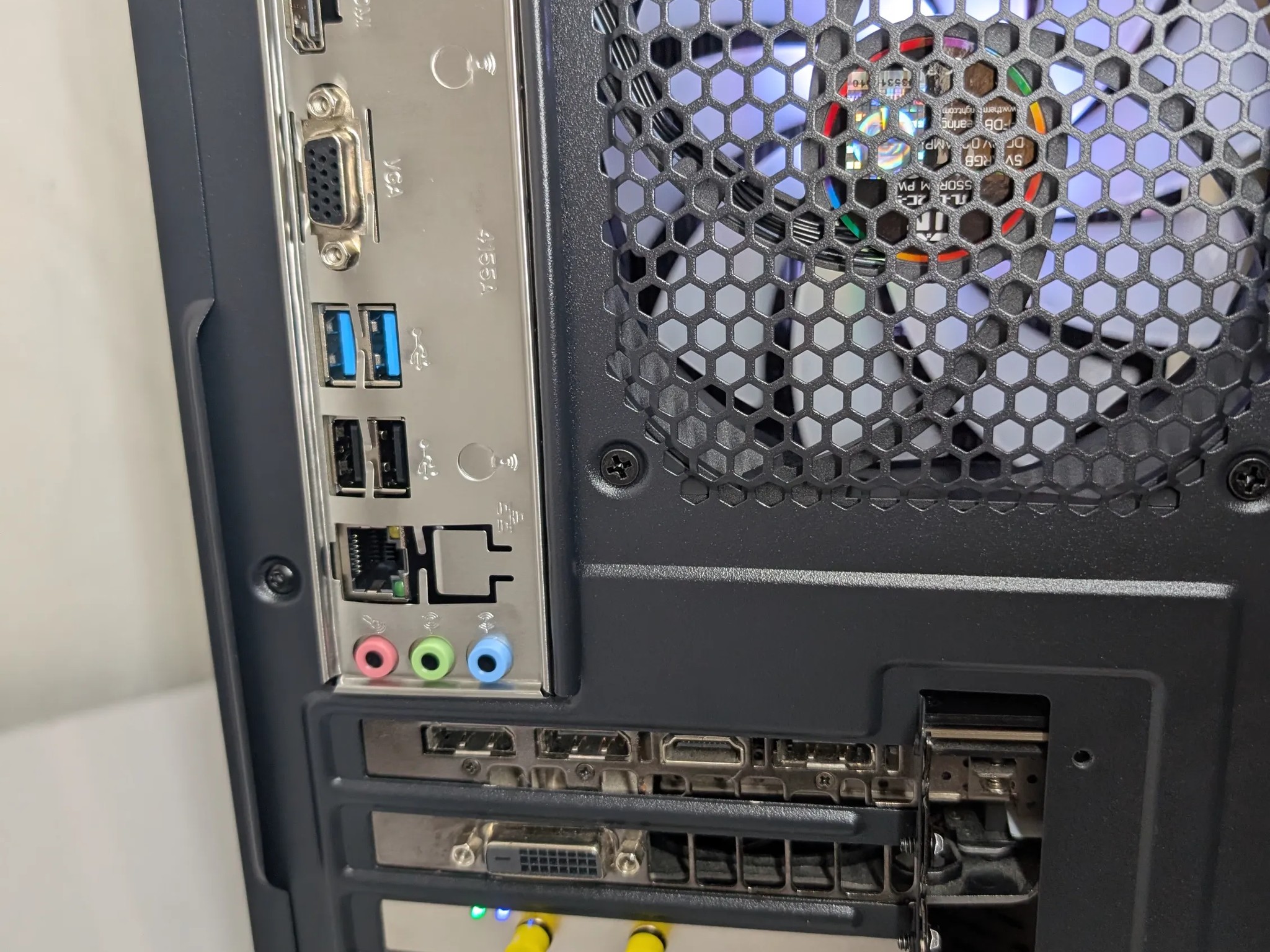 GTX 1080 TI 11GB | RYZEN 5 2600X | 16GB DDR4 | 500GB NVME | WIFI+BT