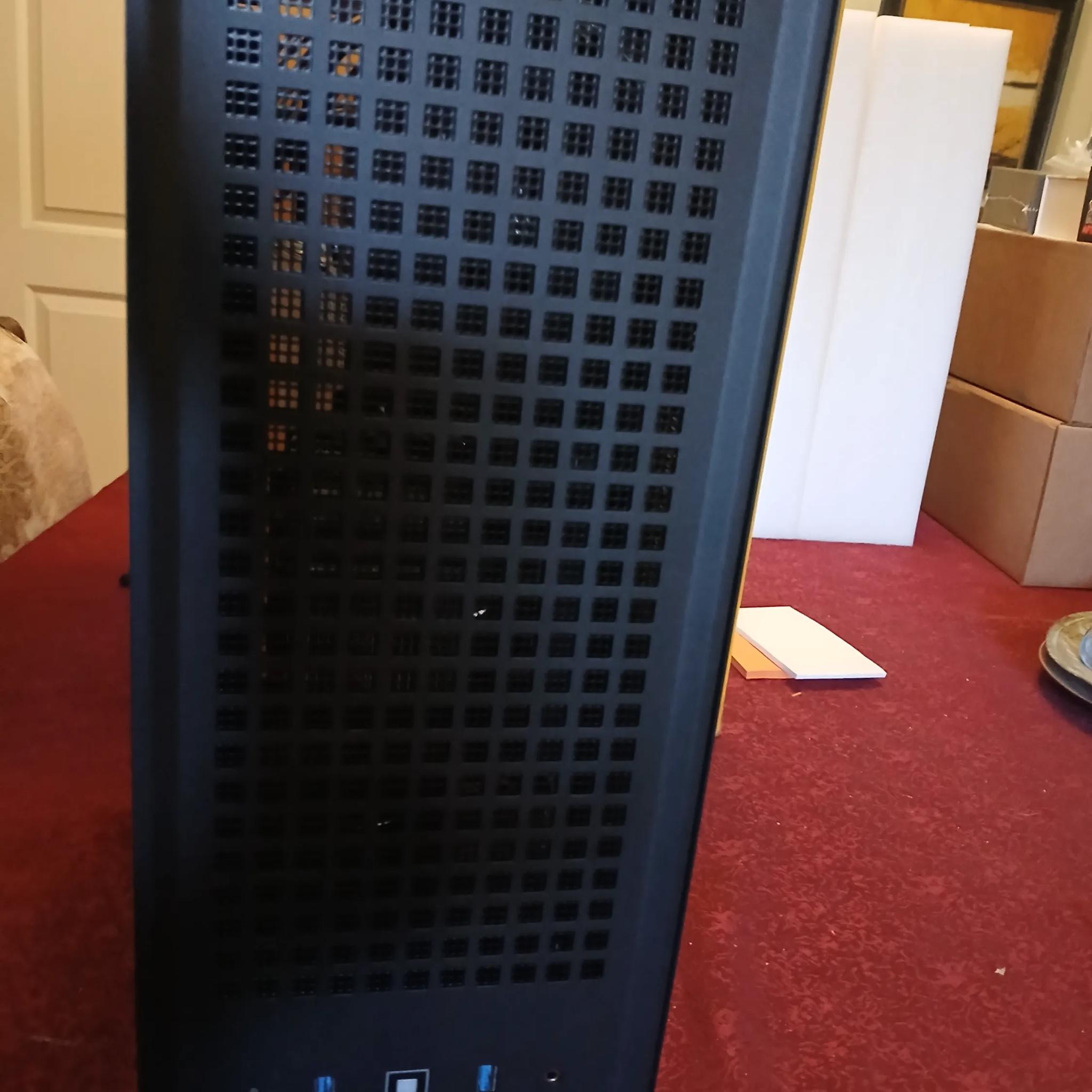 Gigabyte A620i AX itx, Ryzen 7500F, Corsair SF600, Hyte Revolt 3