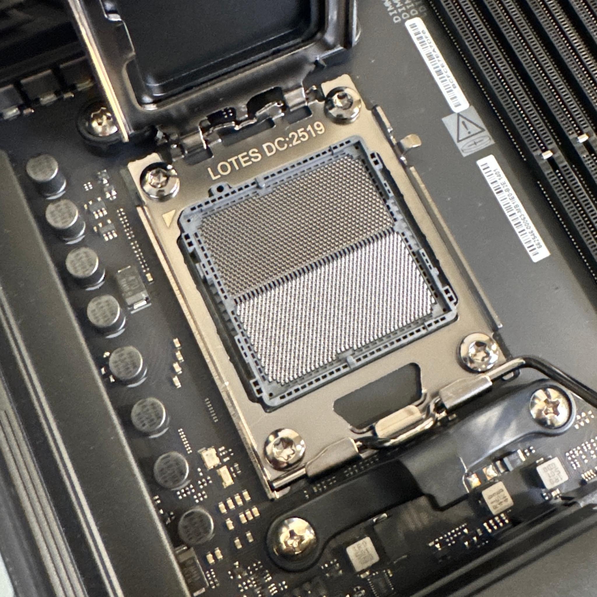ASUS ROG X870E Crosshair HERO