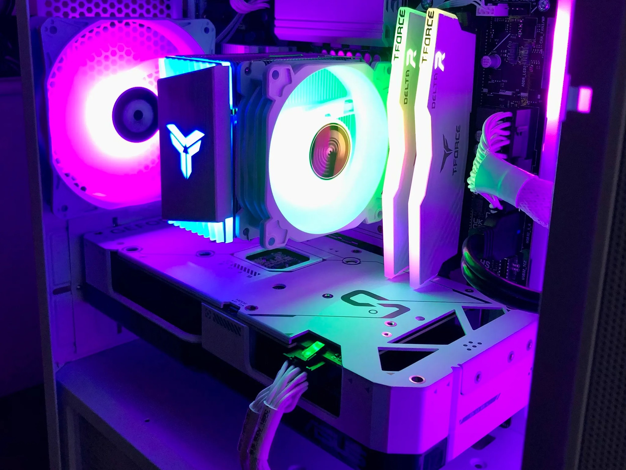 Gaming Beast Intel Core i5-13400 W/RTX 4070 All White Gaming PC