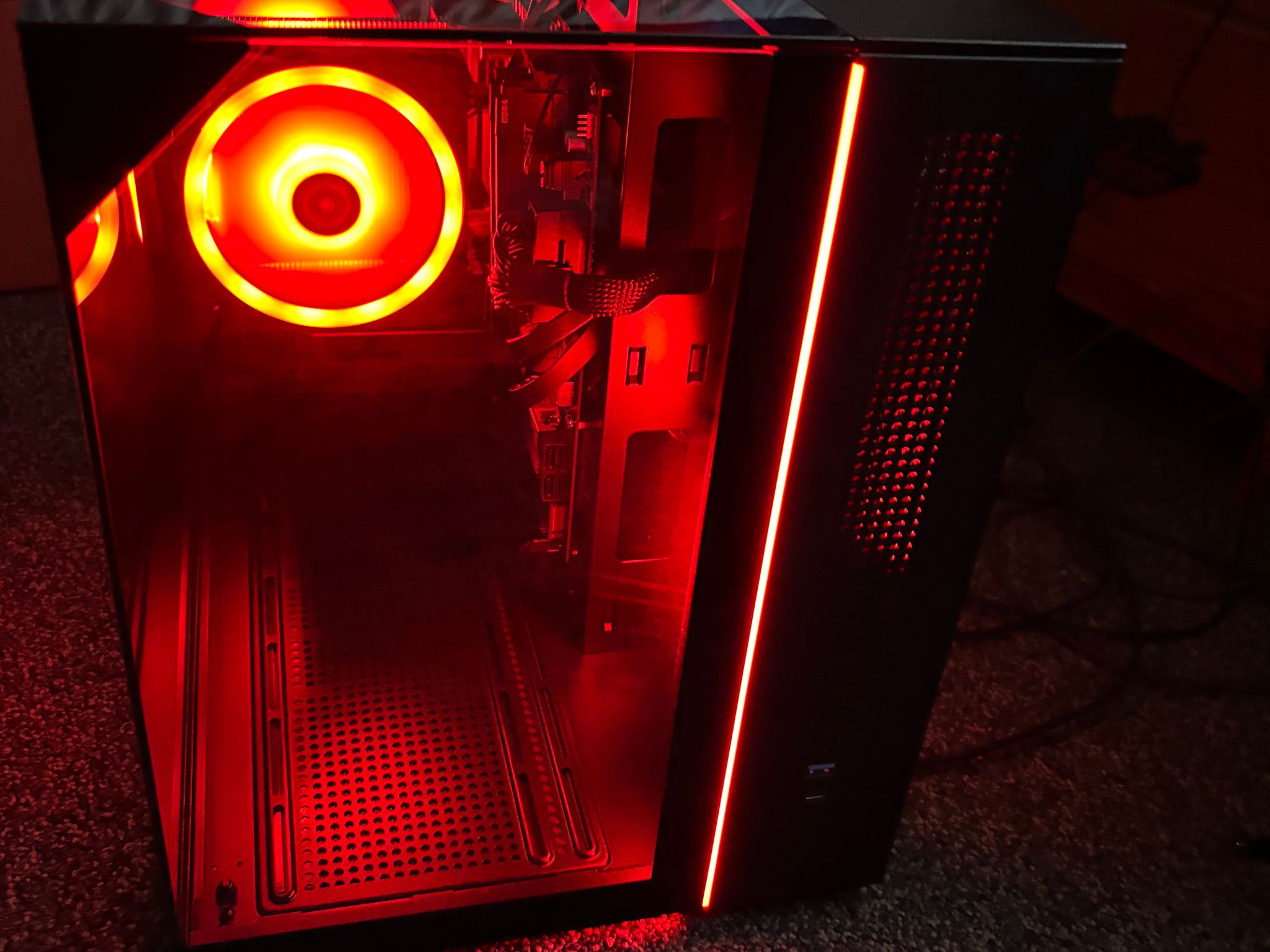 GeForce RTX 5060 Custom Gaming PC - Ryzen 7 5700, 32GB RAM, 1TB NVMe SSD