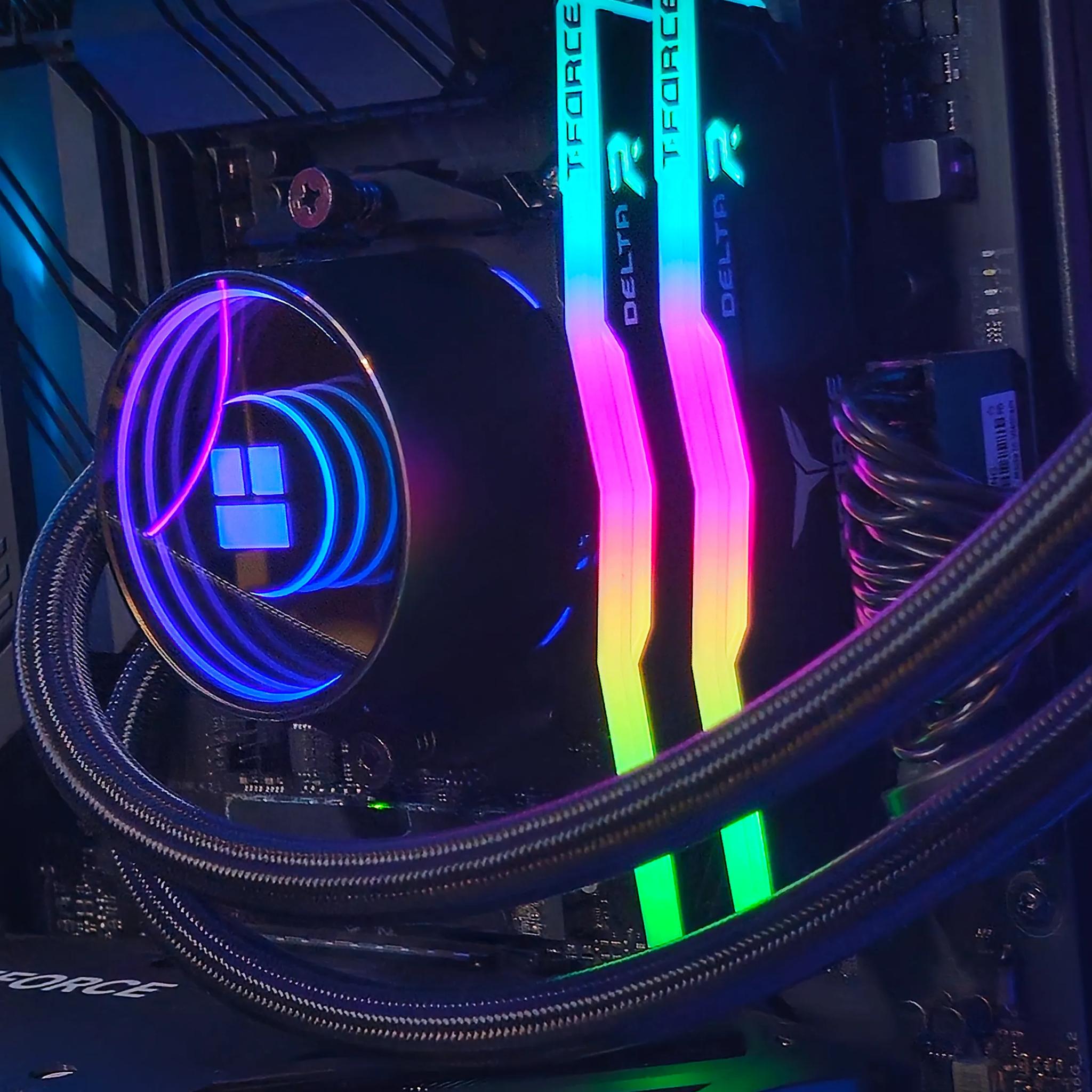 RTX 5070 12GB / Ryzen 7 5800x / 32GB RGB DDR4 / 2 x 1TB SSD / 𝒦𝒾𝓃𝑔 👑