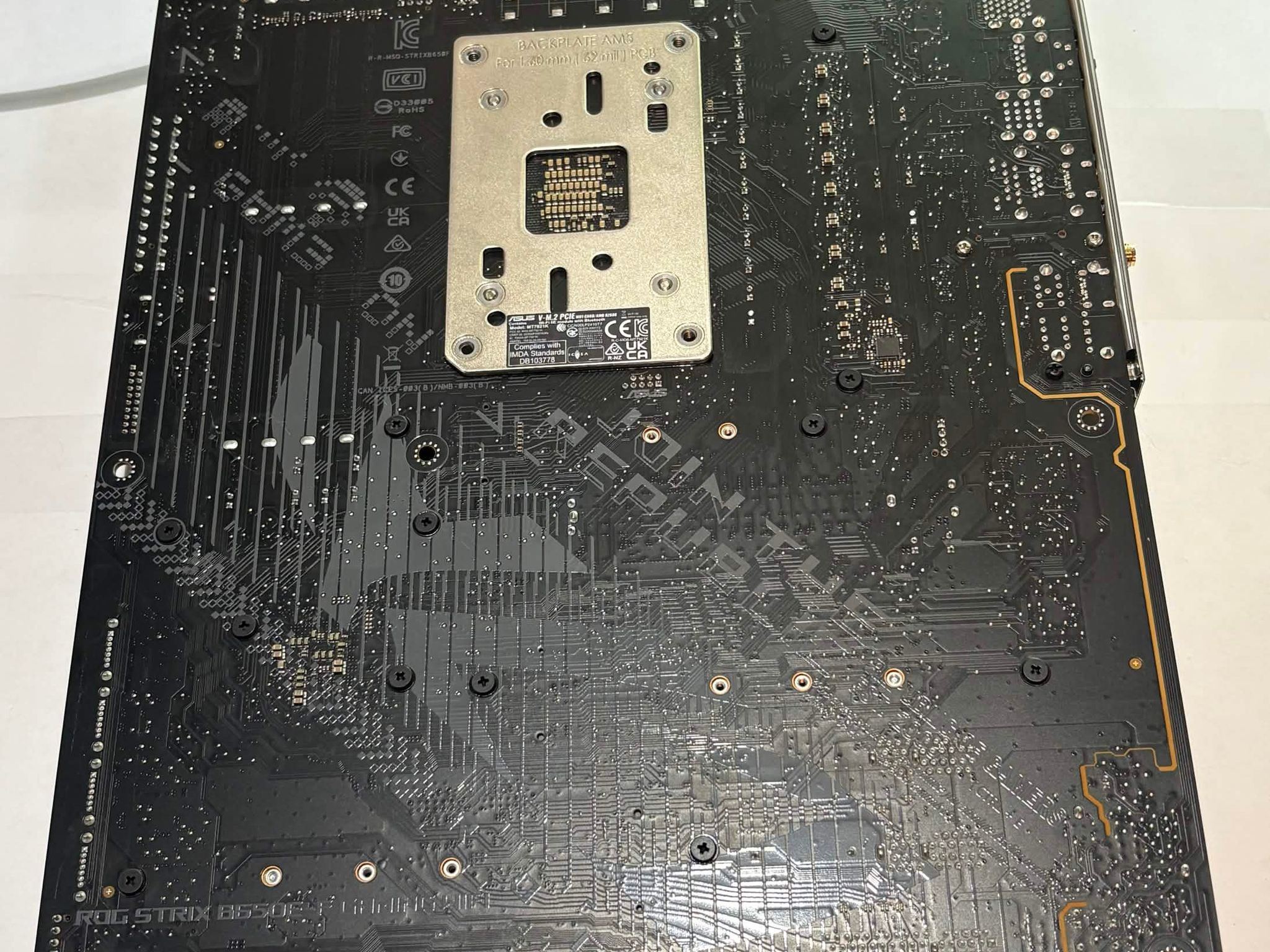 ASUS ROG Strix B650E-F Gaming WiFi AM5 ATX Motherboard | DDR5 | PCIe 5.0 | Ryzen 7000/8000/9000