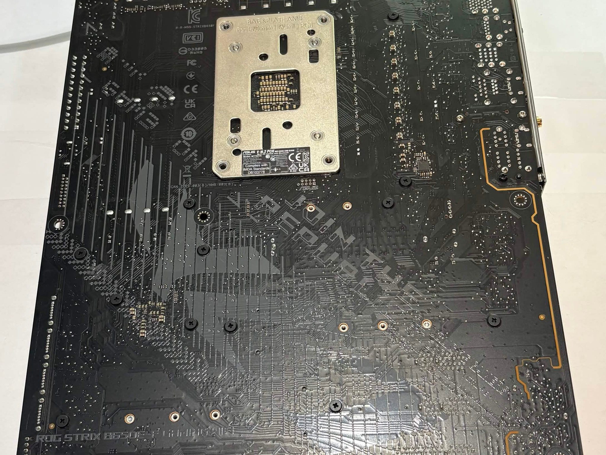 ASUS ROG Strix B650E-F Gaming WiFi AM5 ATX Motherboard | DDR5 | PCIe 5.0 | Ryzen 7000/8000/9000