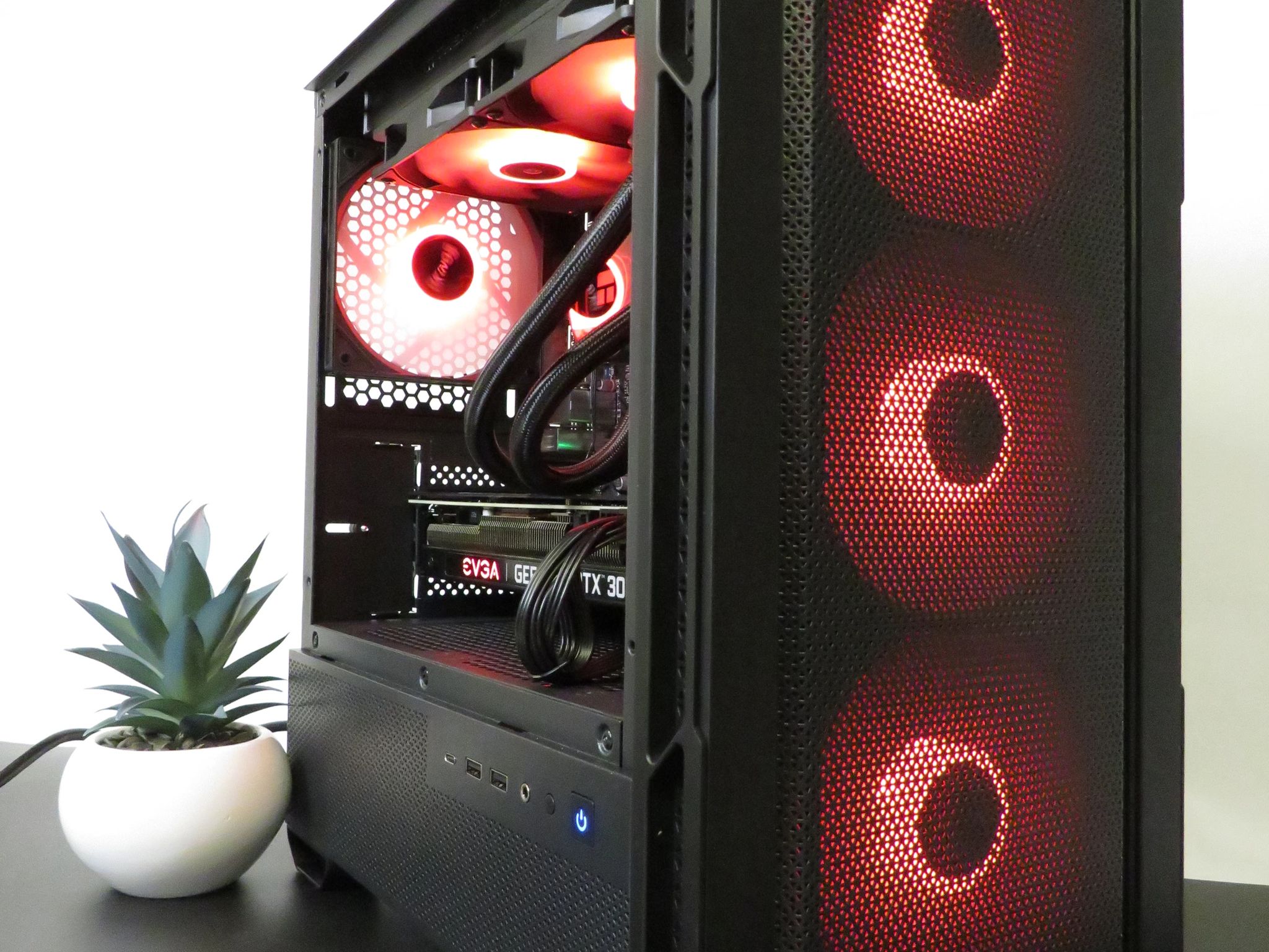 Compact POWER! Ryzen 5 7400F + EVGA RTX 3070 XC3 + 32 GB DDR5 RAM + 1 TB NVME