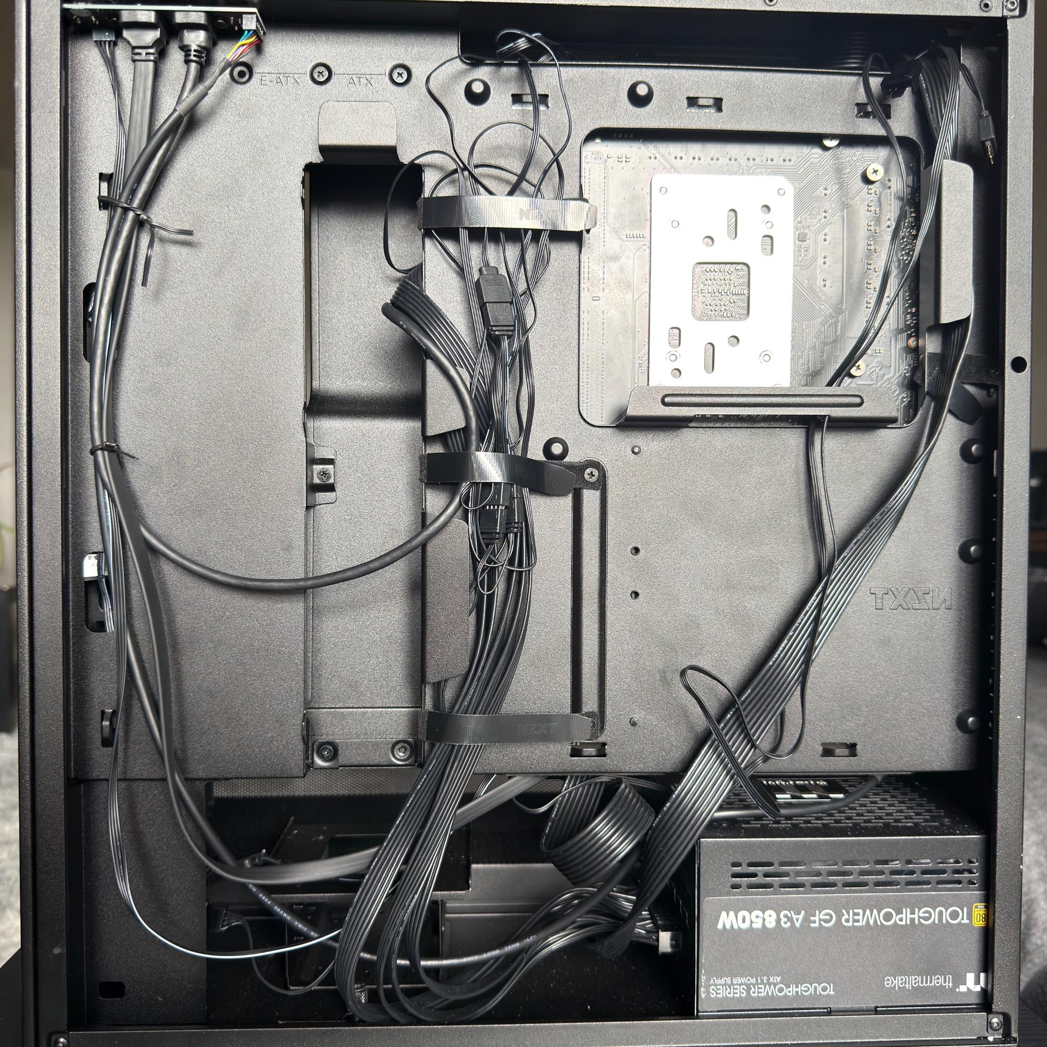 7800X3D - 9060 XT 8GB - 32GB DDR5