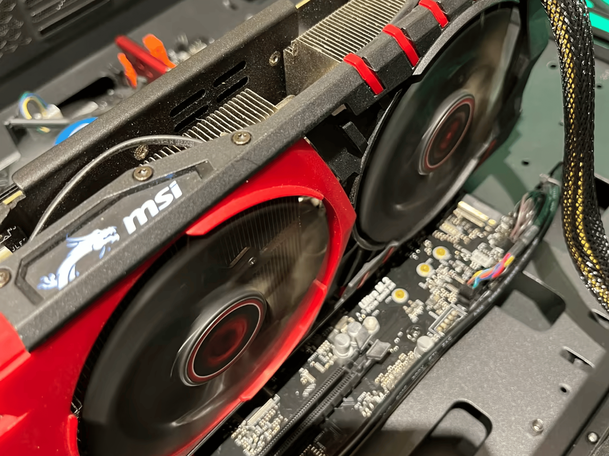i5 9400F 16GB DDR4 AMD R9 390 m.2 500GB