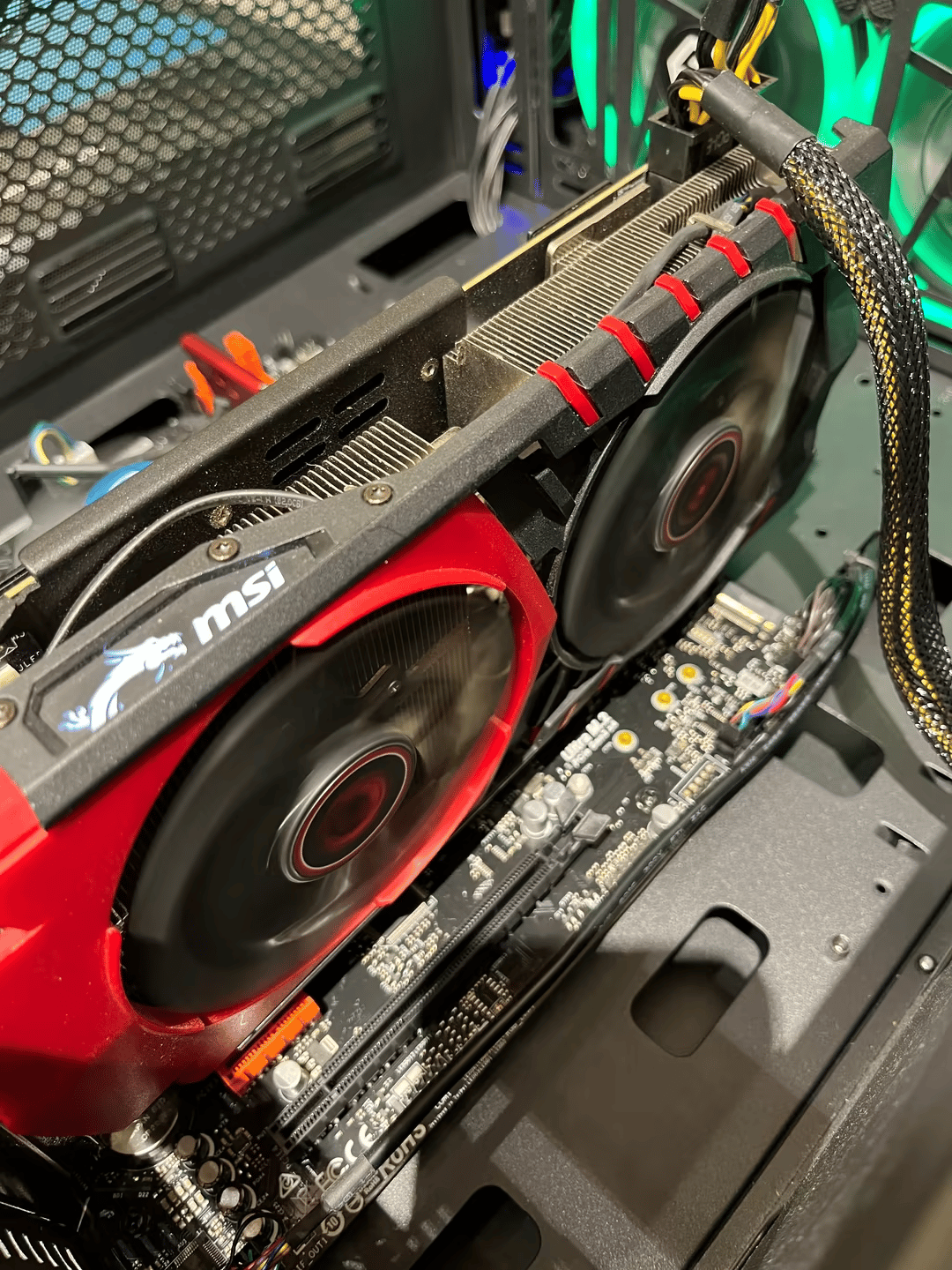 i5 9400F 16GB DDR4 AMD R9 390 m.2 500GB