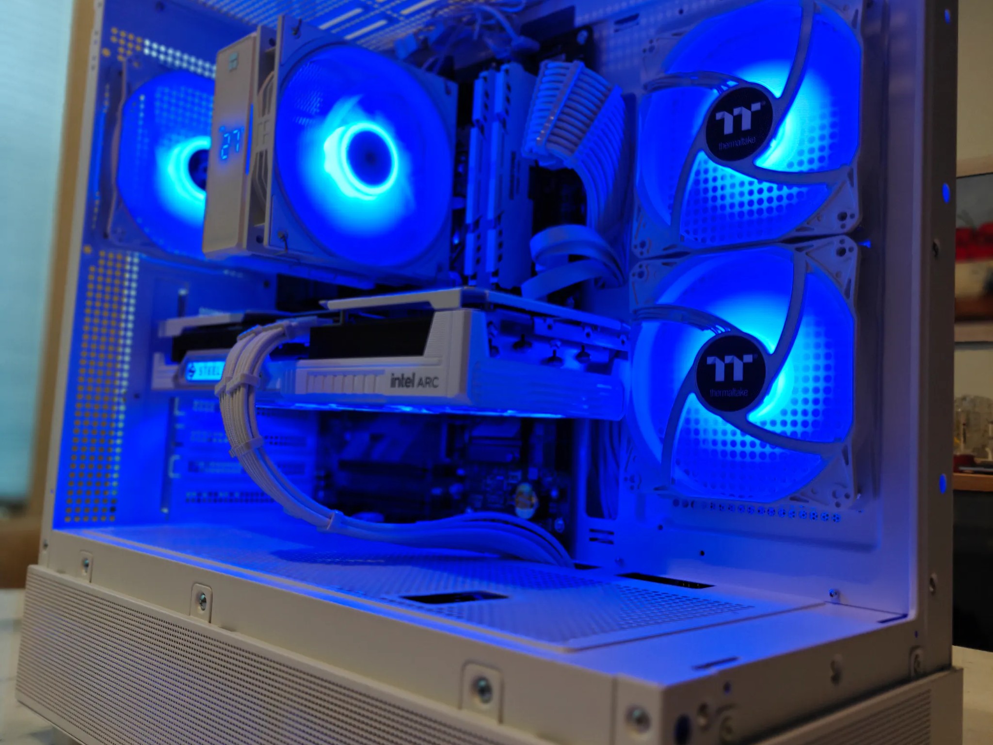 1440P - ARC B580 - Intel Core i7 - ARGB + WiFi - White Gaming PC- Brand New