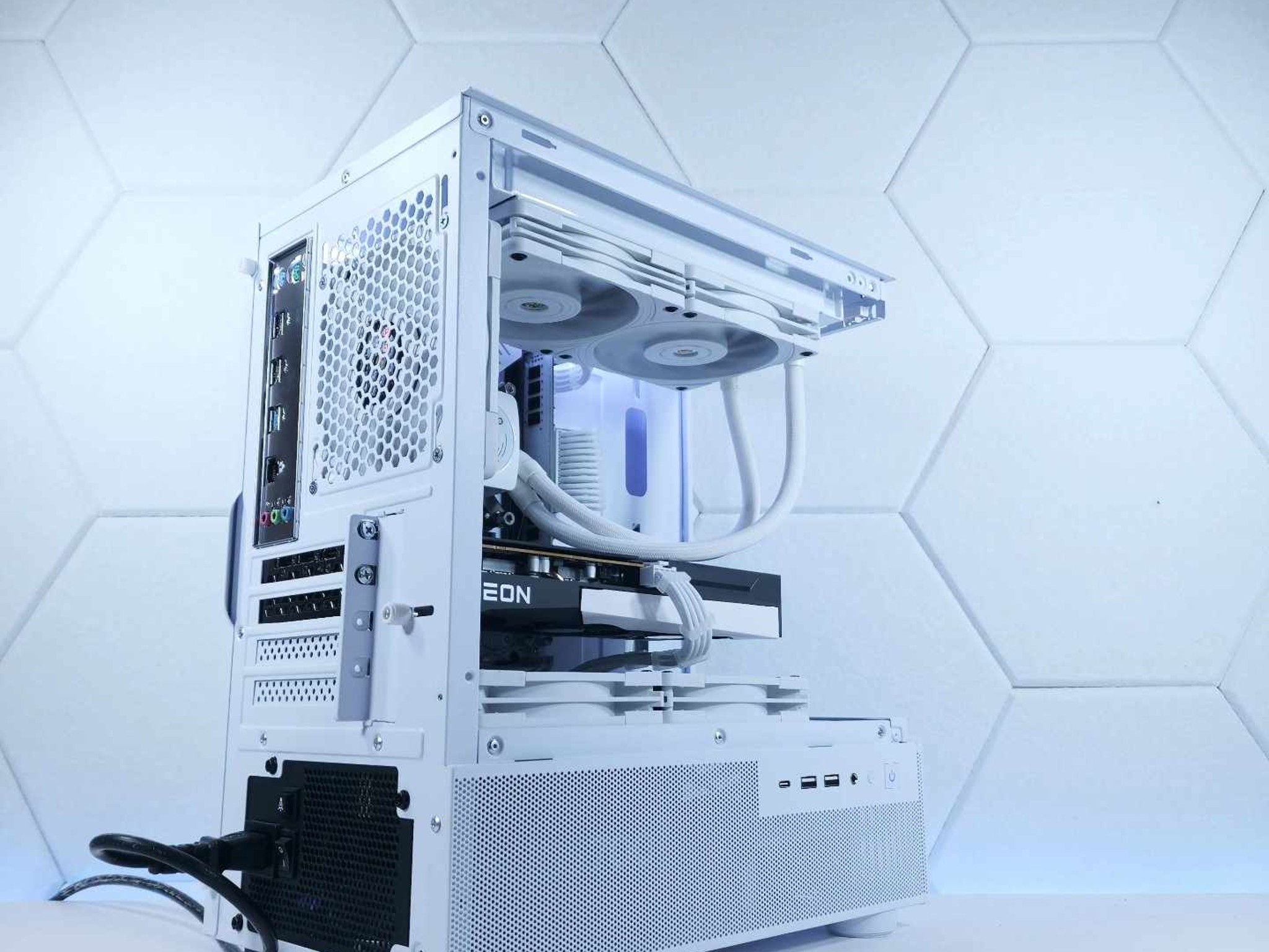 🤍🤍1080p Gaming | RX 6600 | Core i7 5820K | 16GB 3000MHz* | 512GB M.2 SSD