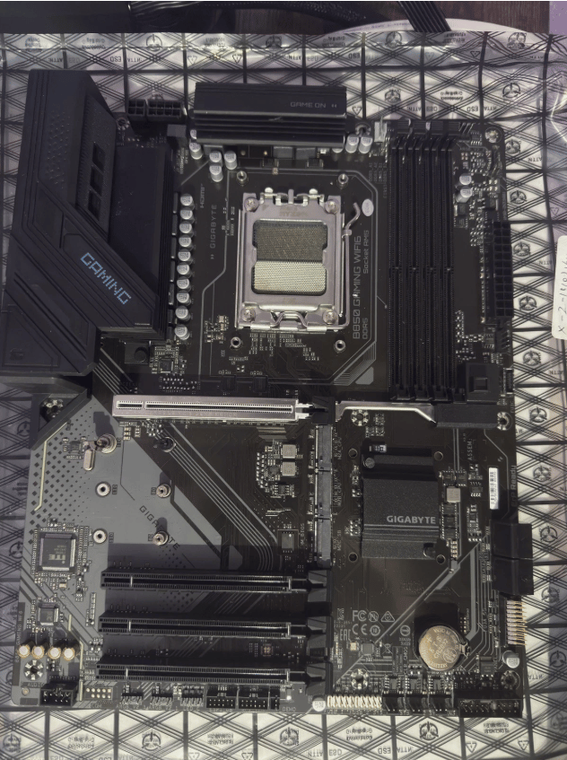 Gigabyte B850 Gaming WiFi 6 Motherboard - AM5 - (Working with Physical Damage)