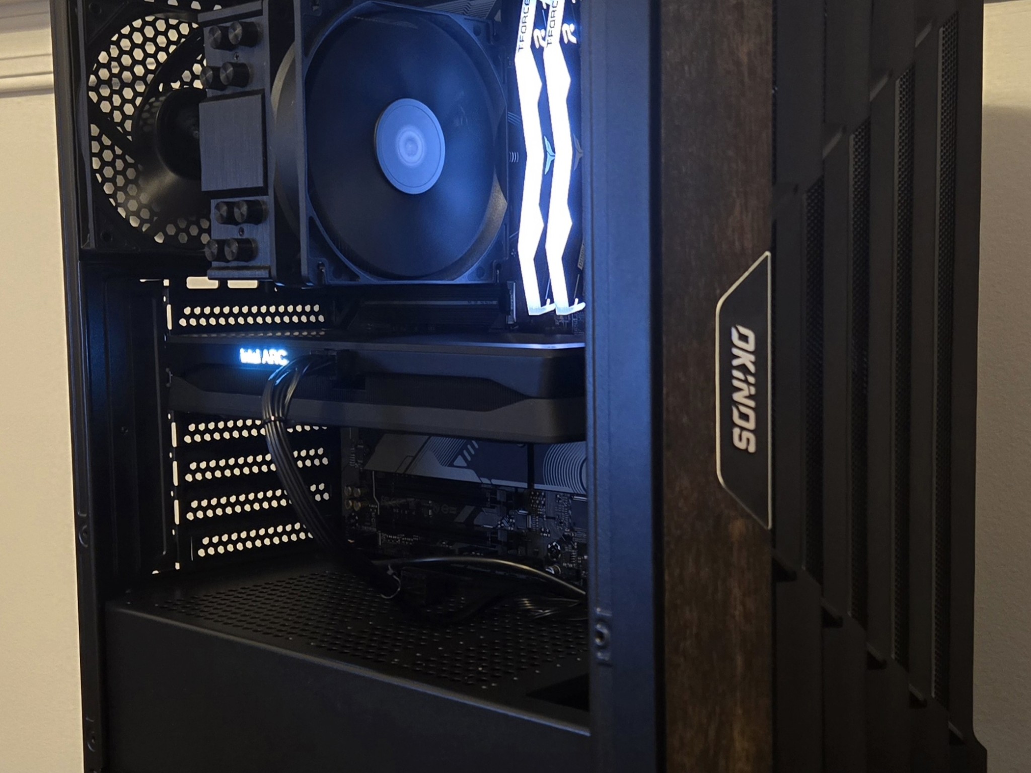 🌒 ShadowOak 🌒 – Stealth Gaming PC | Ryzen 5 7600 | Arc B580 12GB | 32GB DDR5 | WiFi | AM5