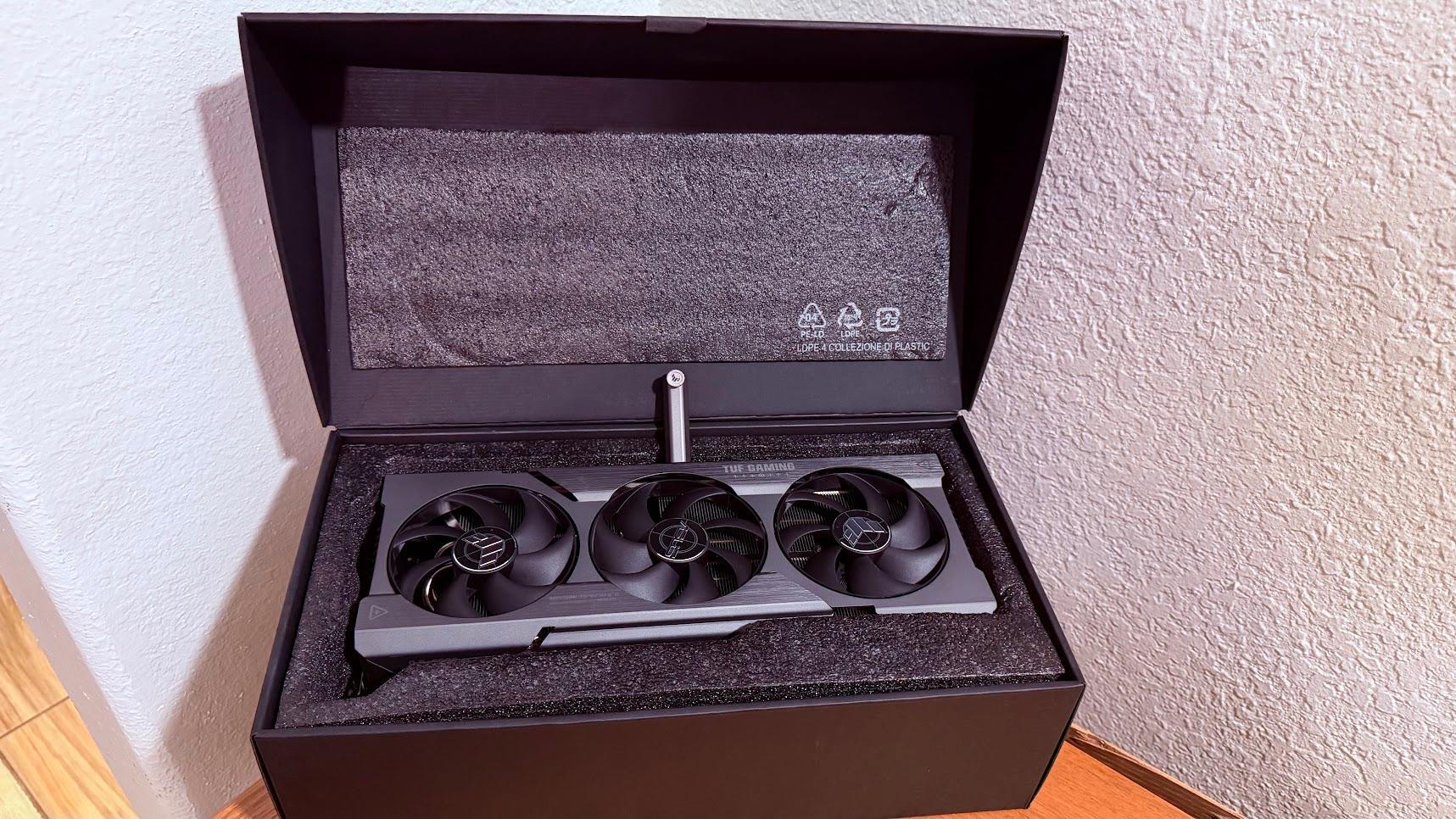ASUS TUF Gaming Radeon RX 7900 XTX OC Edition