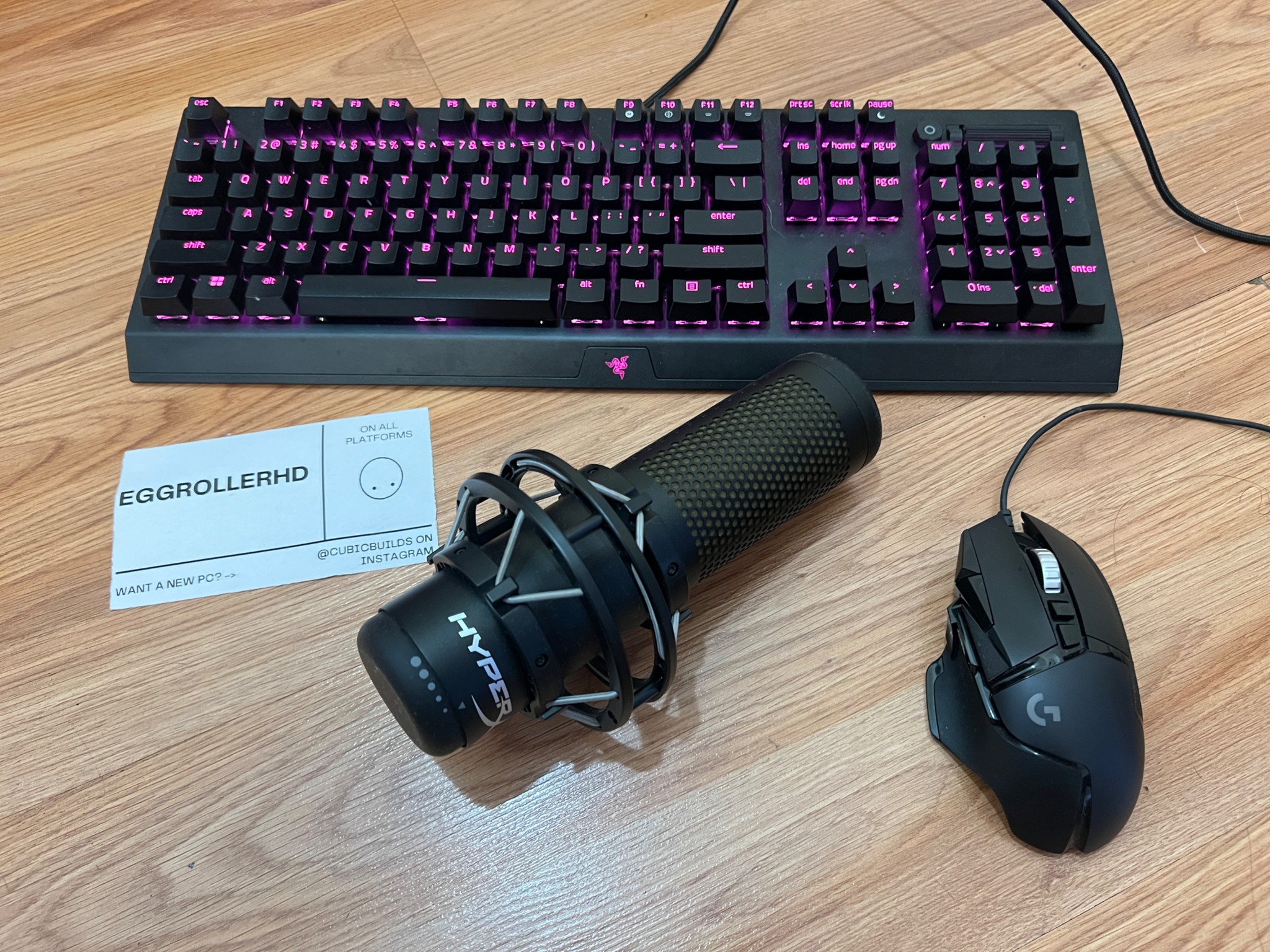 Razer Blackwidow V3, Logitech G502 Hero, HyperX Quadcast S