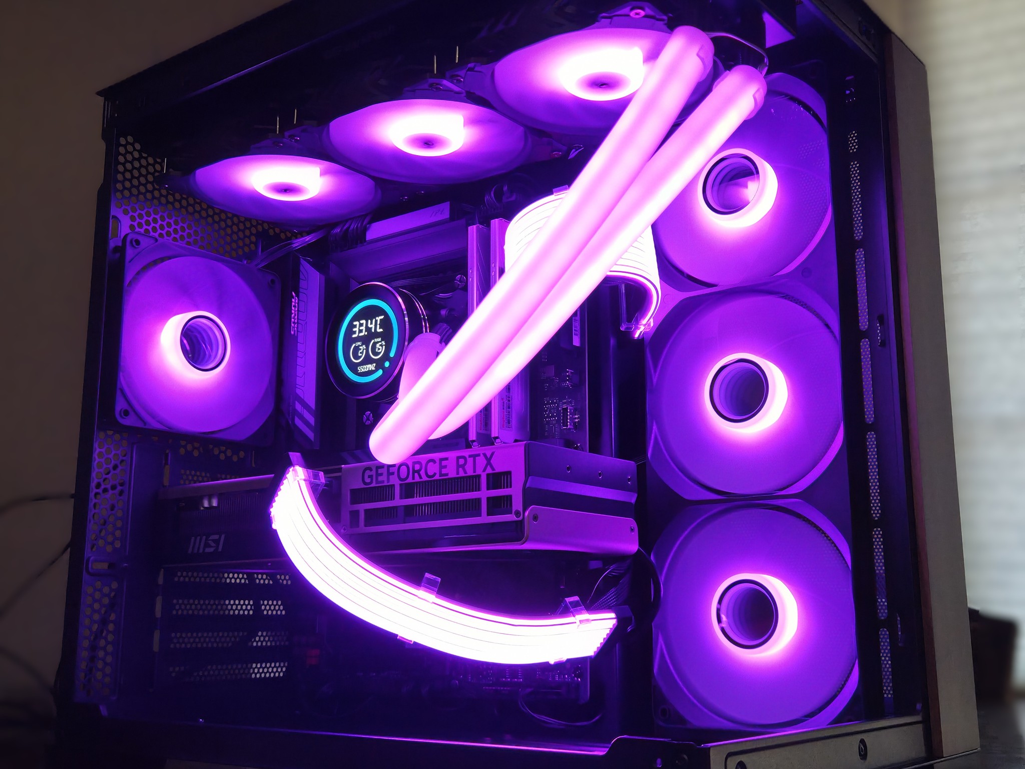 The Sentinel! 🛡️– Core Ultra 7 265KF • RTX 5070 Ti • 32GB DDR5 • 2TB NVMe • Temp Display