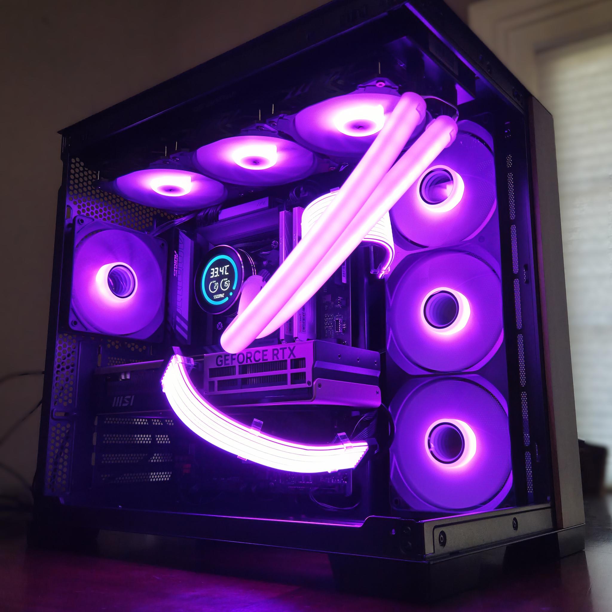The Sentinel! 🛡️– Core Ultra 7 265KF • RTX 5070 Ti • 32GB DDR5 • 2TB NVMe • Temp Display