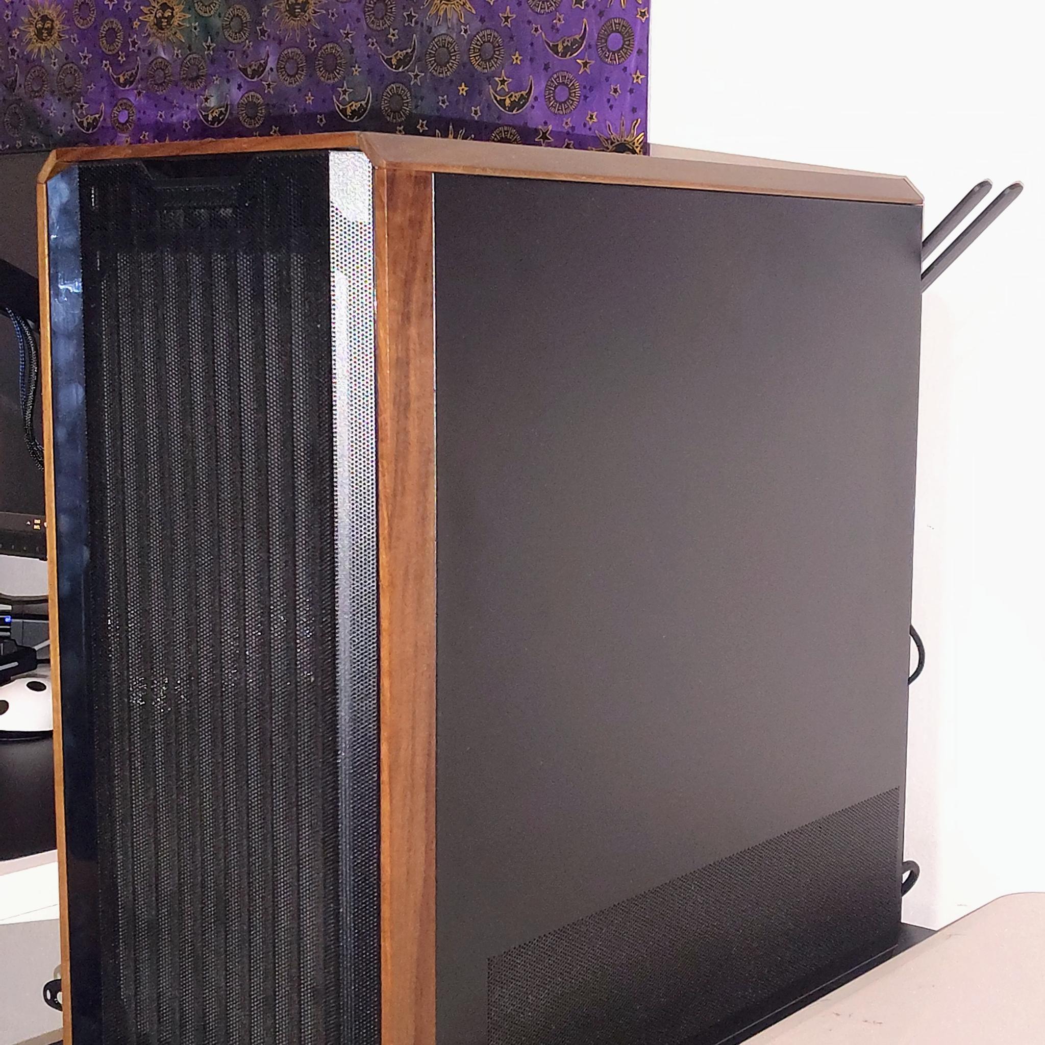1440p/4K AMD Ryzen 7 7700X + Radeon RX 9070 Gaming PC