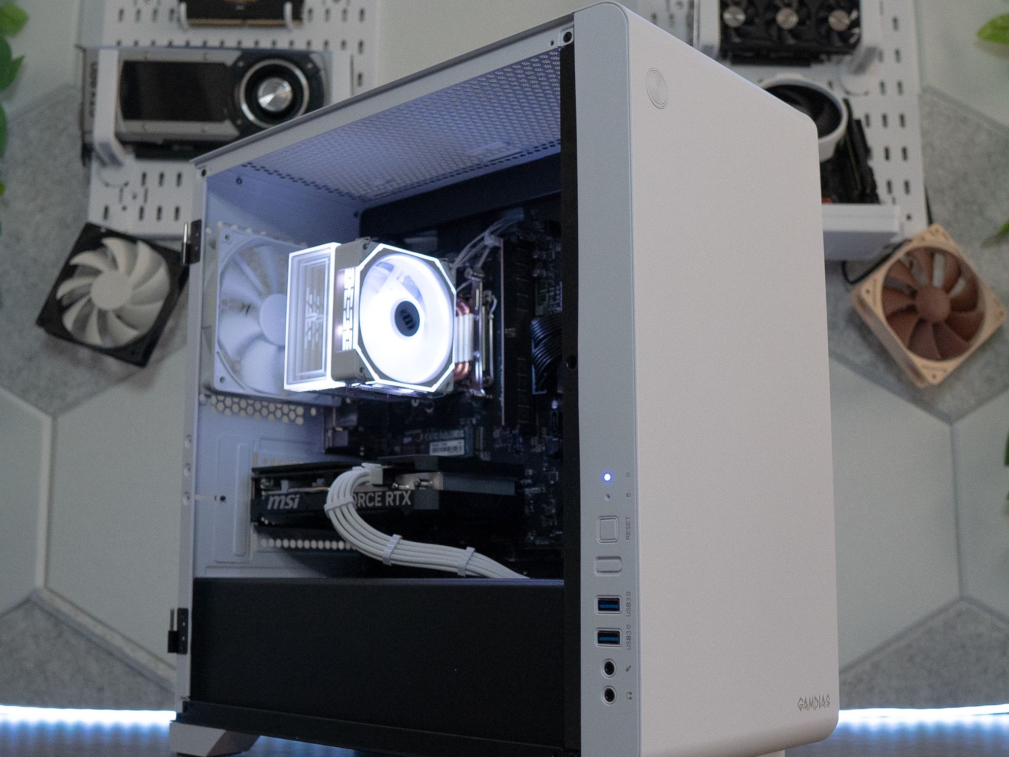 🧊🧊 | MSI RTX 4060Ti | RYZEN 5 7500F | 32GB DDR5 RAM | 1TB NVME SSD + 2TB HDD | Gold Guardian
