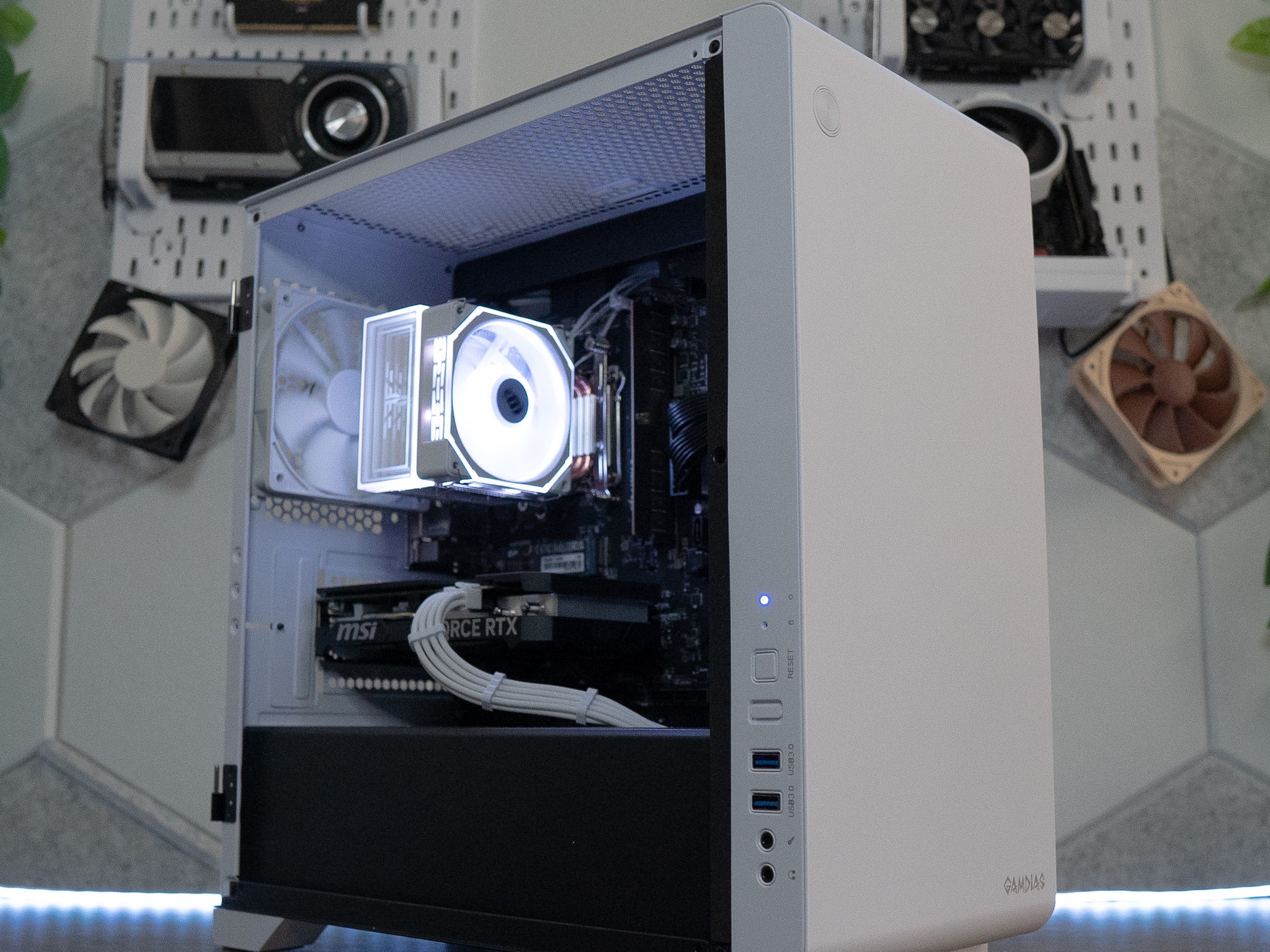 🧊🧊 | MSI RTX 4060Ti | RYZEN 5 7500F | 32GB DDR5 RAM | 1TB NVME SSD + 2TB HDD | Gold Guardian