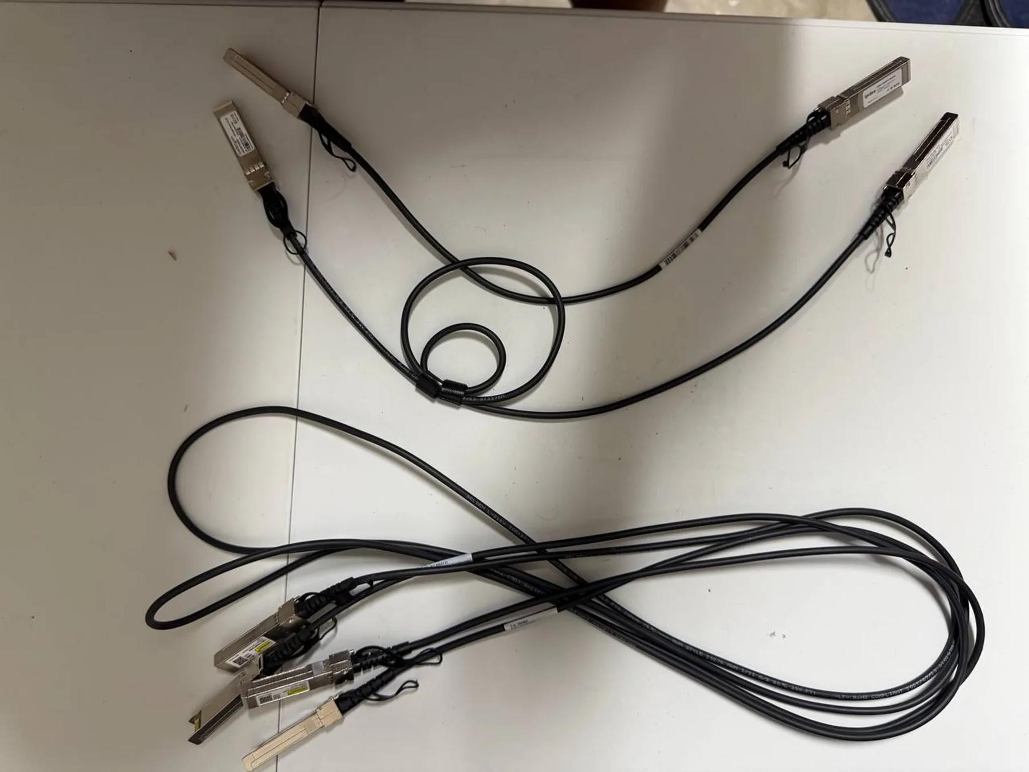 4× SFP+ Direct-Attach Copper Cables