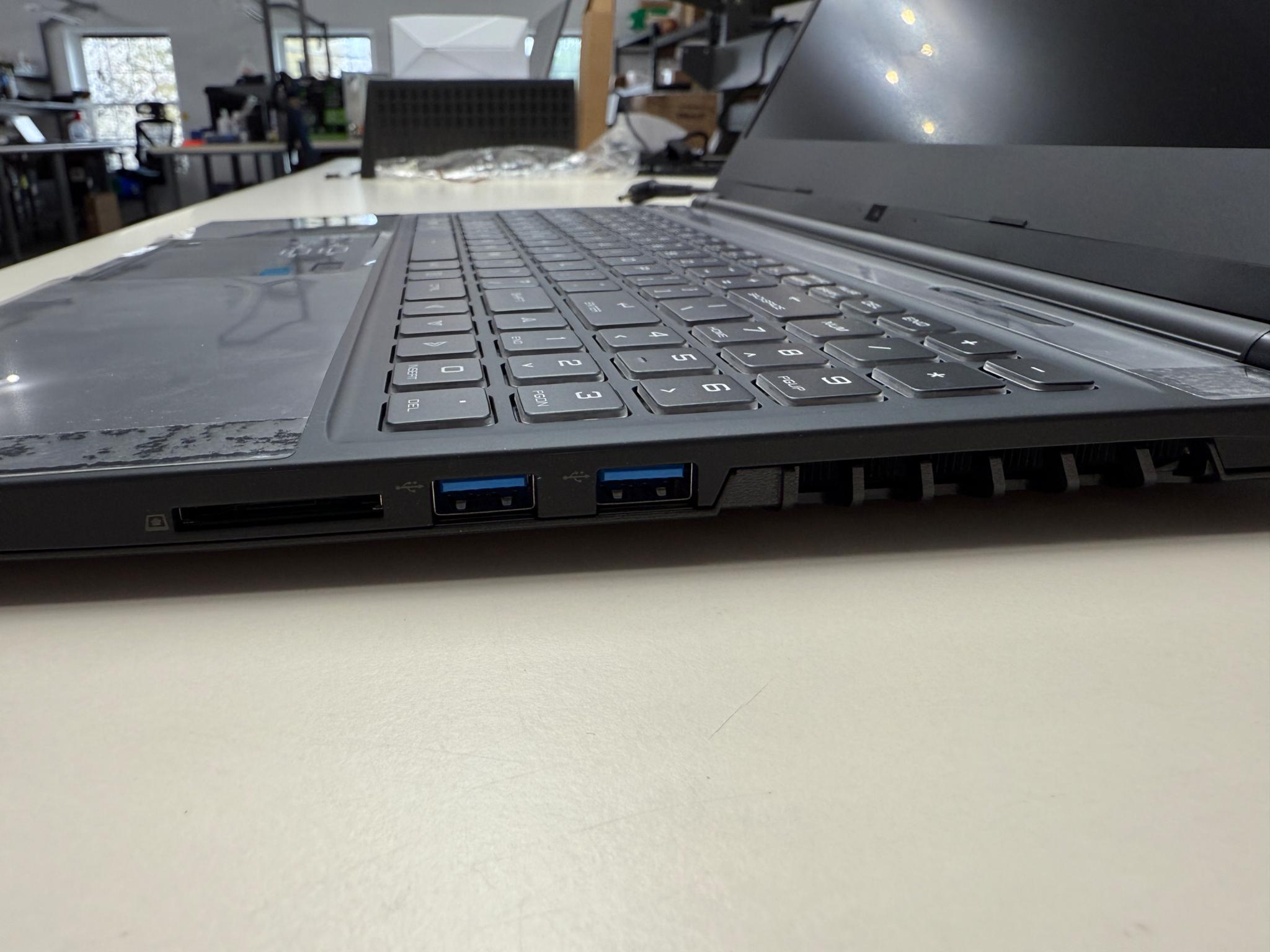 Eluktronics MB-15, i7-8750H, GTX 1050Ti, 16GB RAM, 144HZ