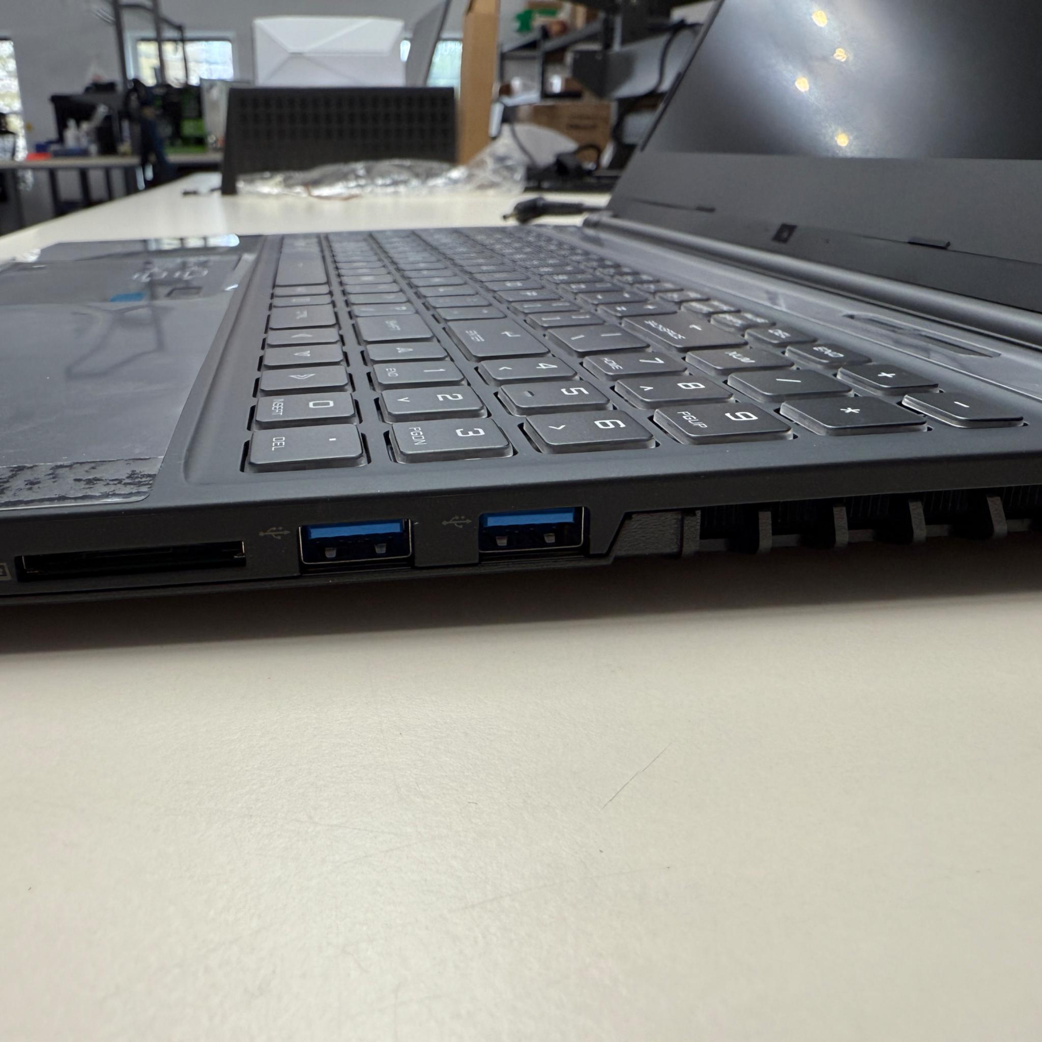 Eluktronics MB-15, i7-8750H, GTX 1050Ti, 16GB RAM, 144HZ