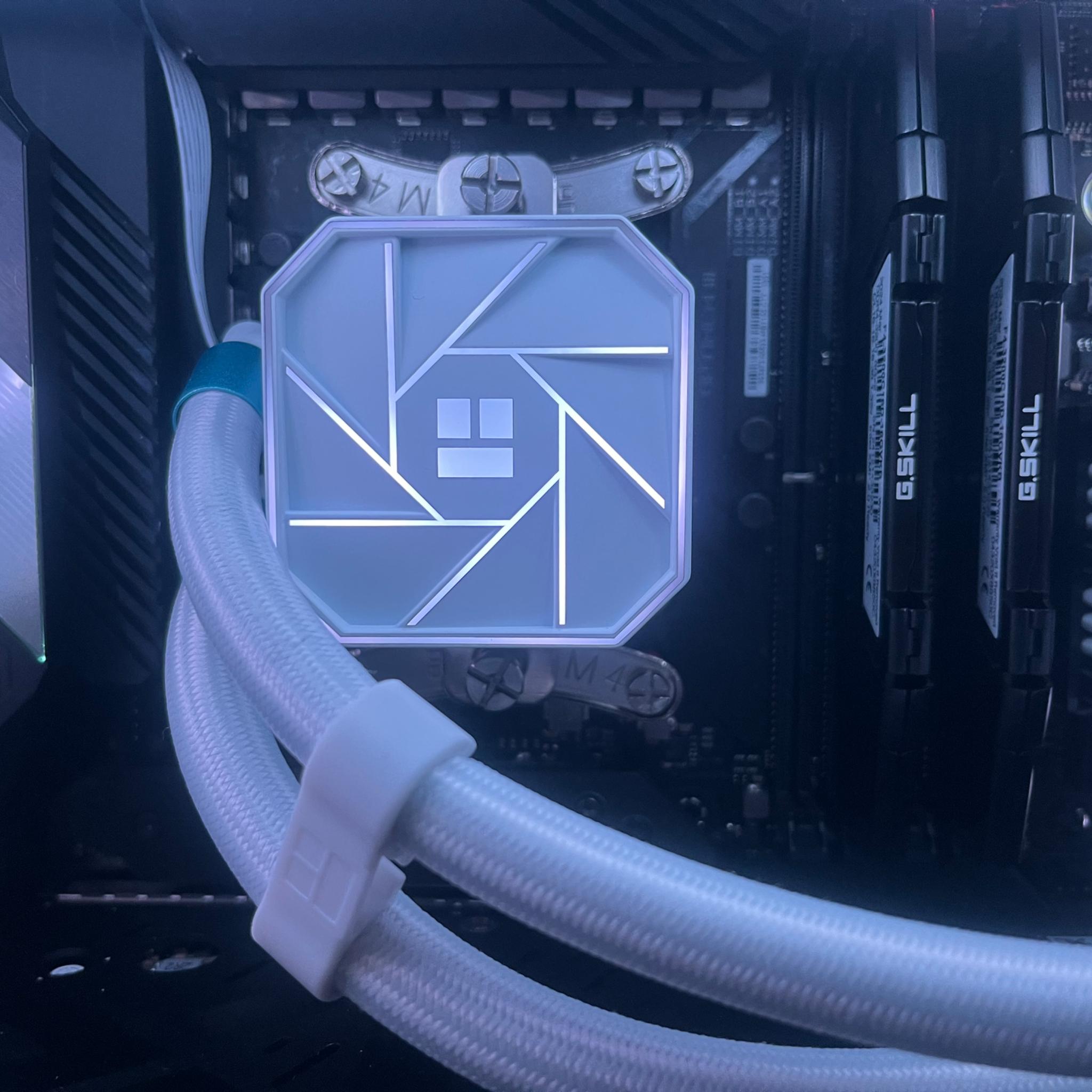 Black and white Gaming PC! Ryzen 7 5800X 8-core! Radeon 5700XT Ultra thicc III, 1440 beast