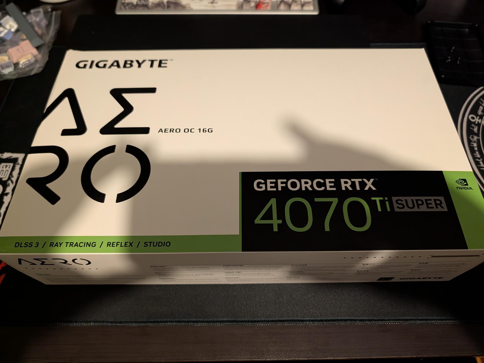Gigabyte AERO 4070Ti Super (white)