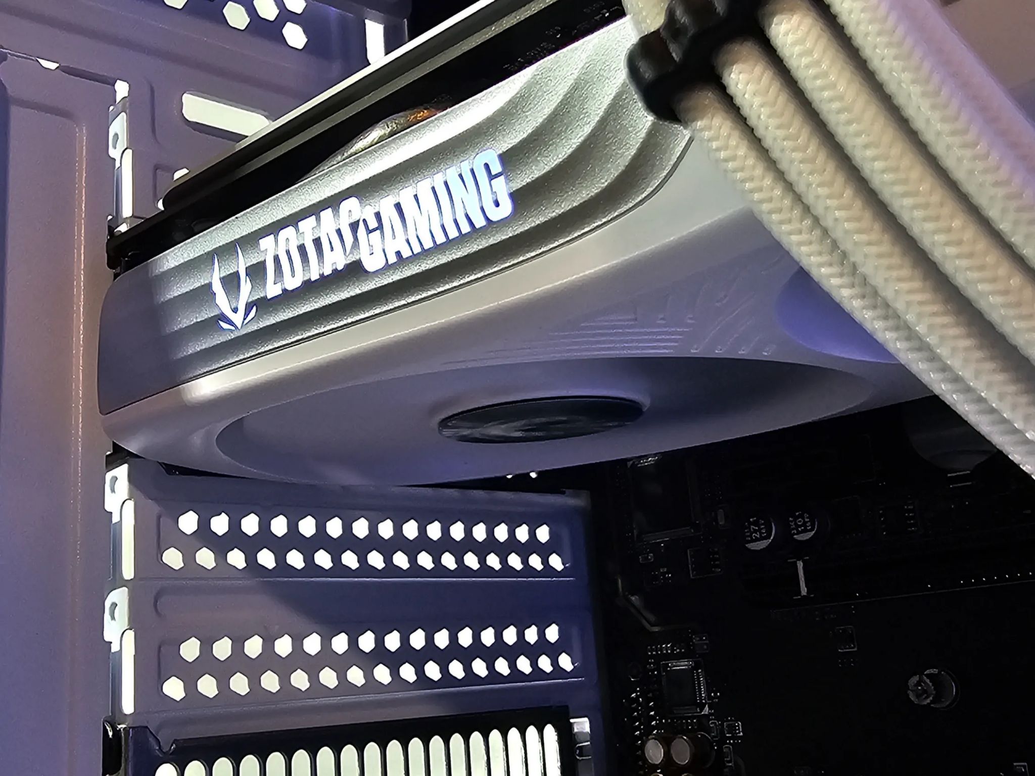 RTX 4060 8GB / Ryzen 5 5500 / 32GB DDR4 / 1TB SSD / Wi-FI & BT
