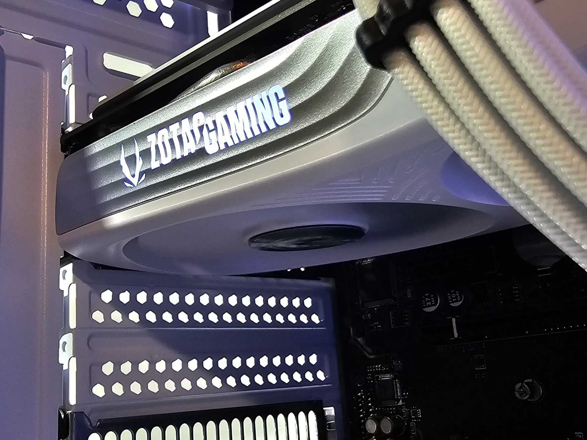 RTX 4060 8GB / Ryzen 5 5500 / 32GB DDR4 / 1TB SSD / Wi-FI & BT