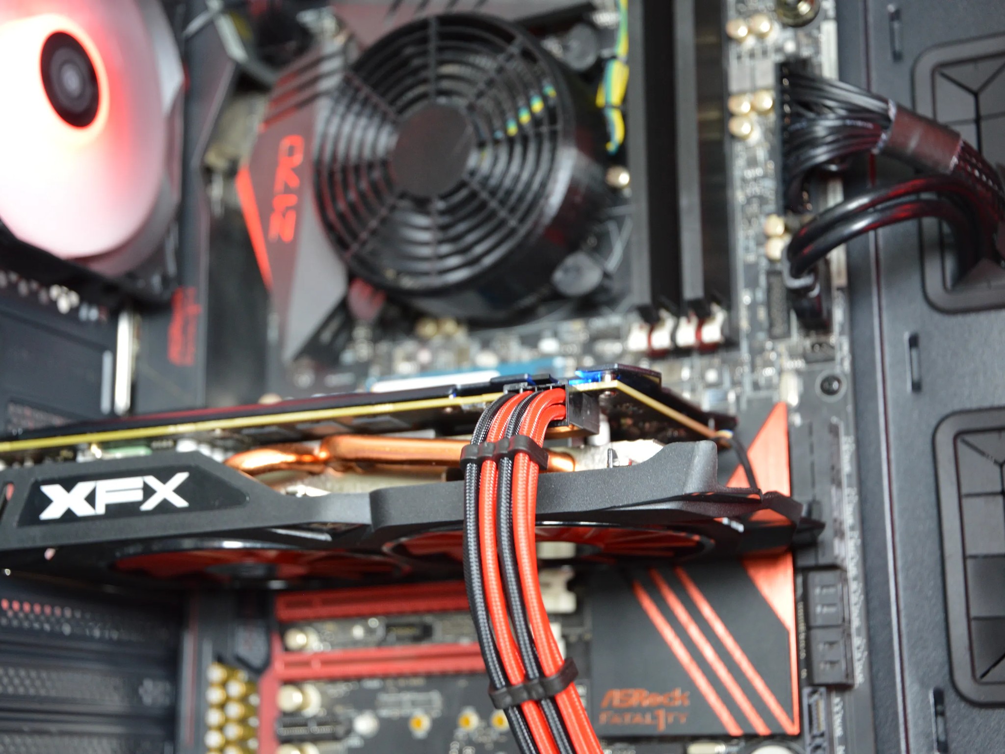 ⚫🔴| RX 570 4GB | INTEL i5 6500 | 16GB DDR4 RAM | 512GB NVME SSD | Crimson Night |