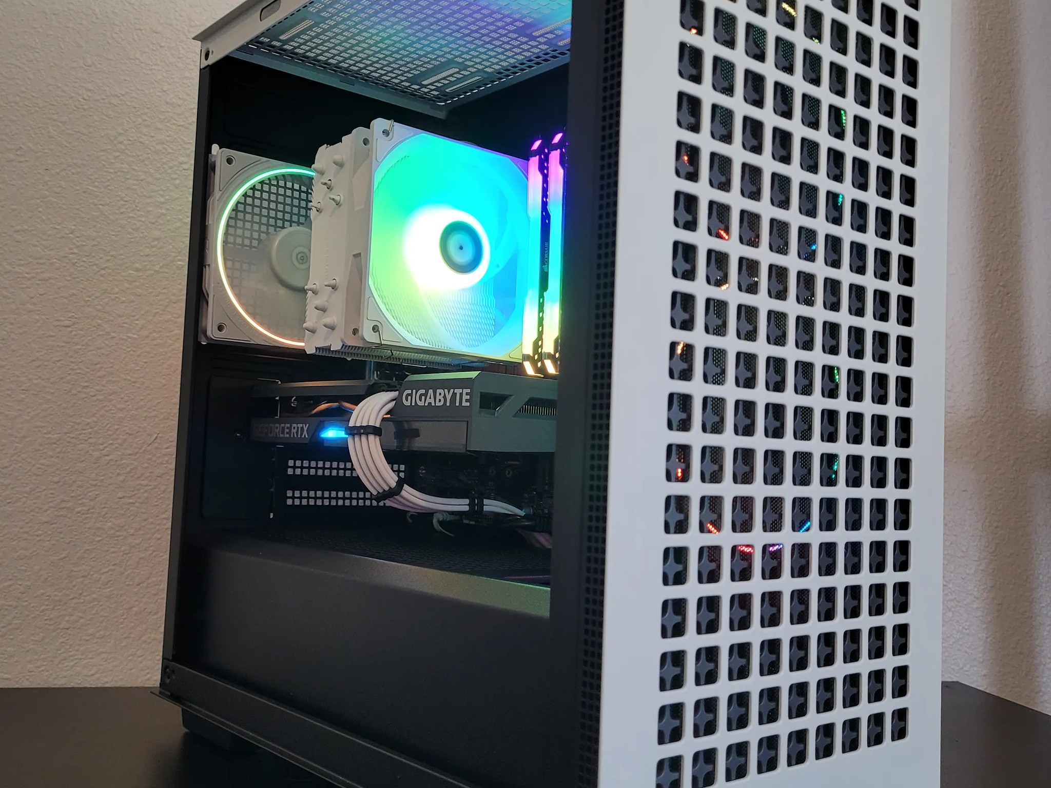 🧊 Icebox 1080p 🧊 // i5 10400f // RTX 3060 12GB // 32GB DDR4 // 1TB NVME + 2TB HDD // Wi-Fi + BT