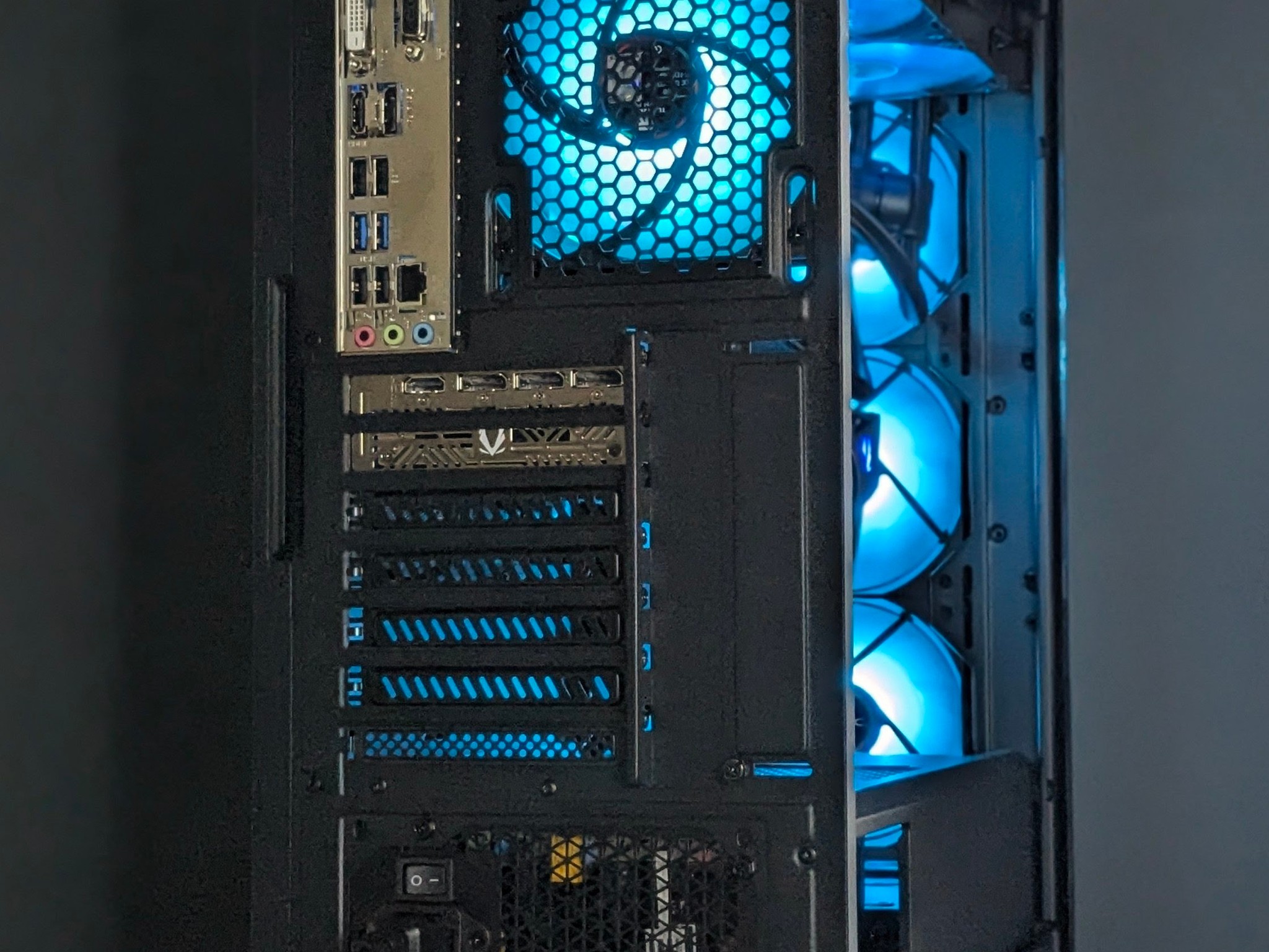 🖤Dark Flux Liquid-Cooled💧Pro Gamer PC⚫RTX 5070⚫I5-12600K⚫32GB RGB RAM⚫Windows 11 Pro