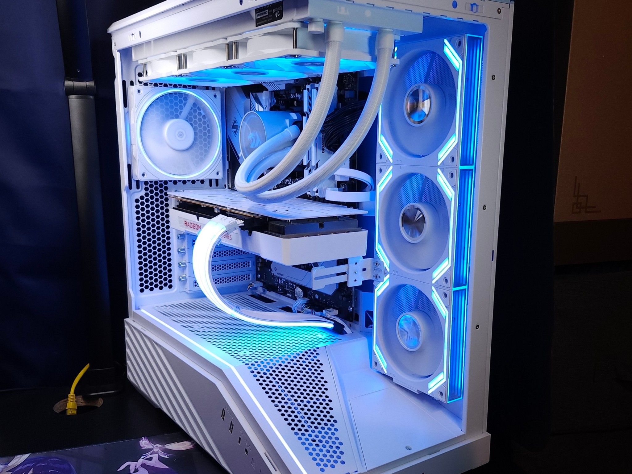 Tron Light Gaming - Ryzen 7 5800X | RX 6800