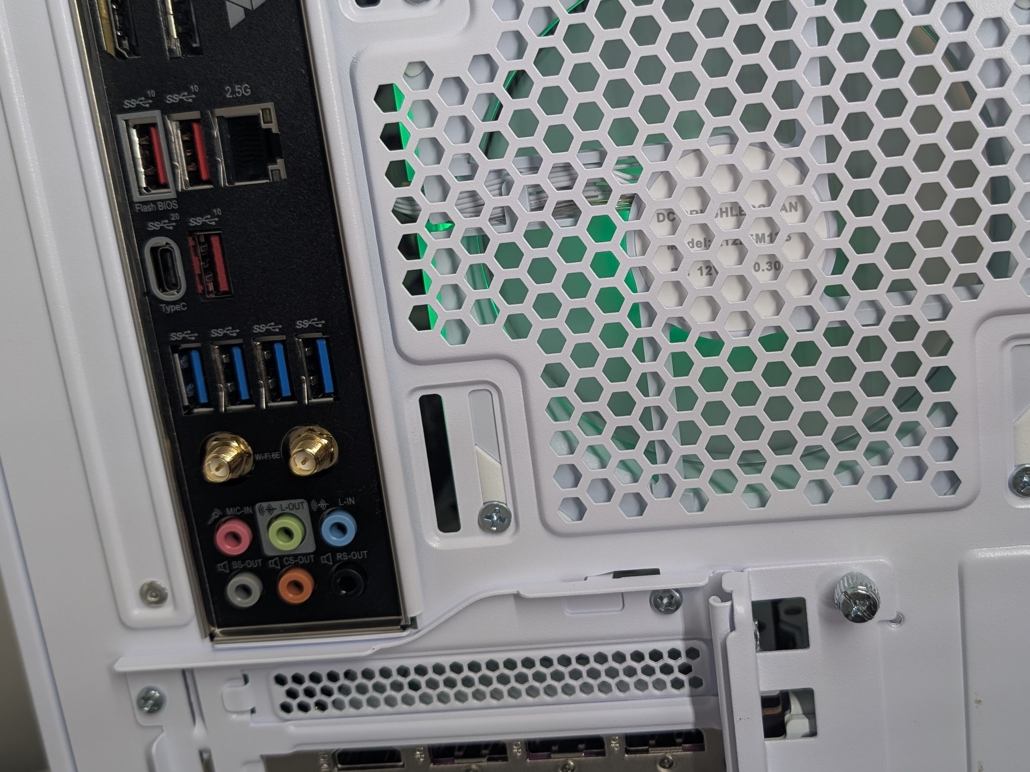 ALL WHITE | 9070XT 16GB | RYZEN 5 7500F | 1000W POWER SUPPLY