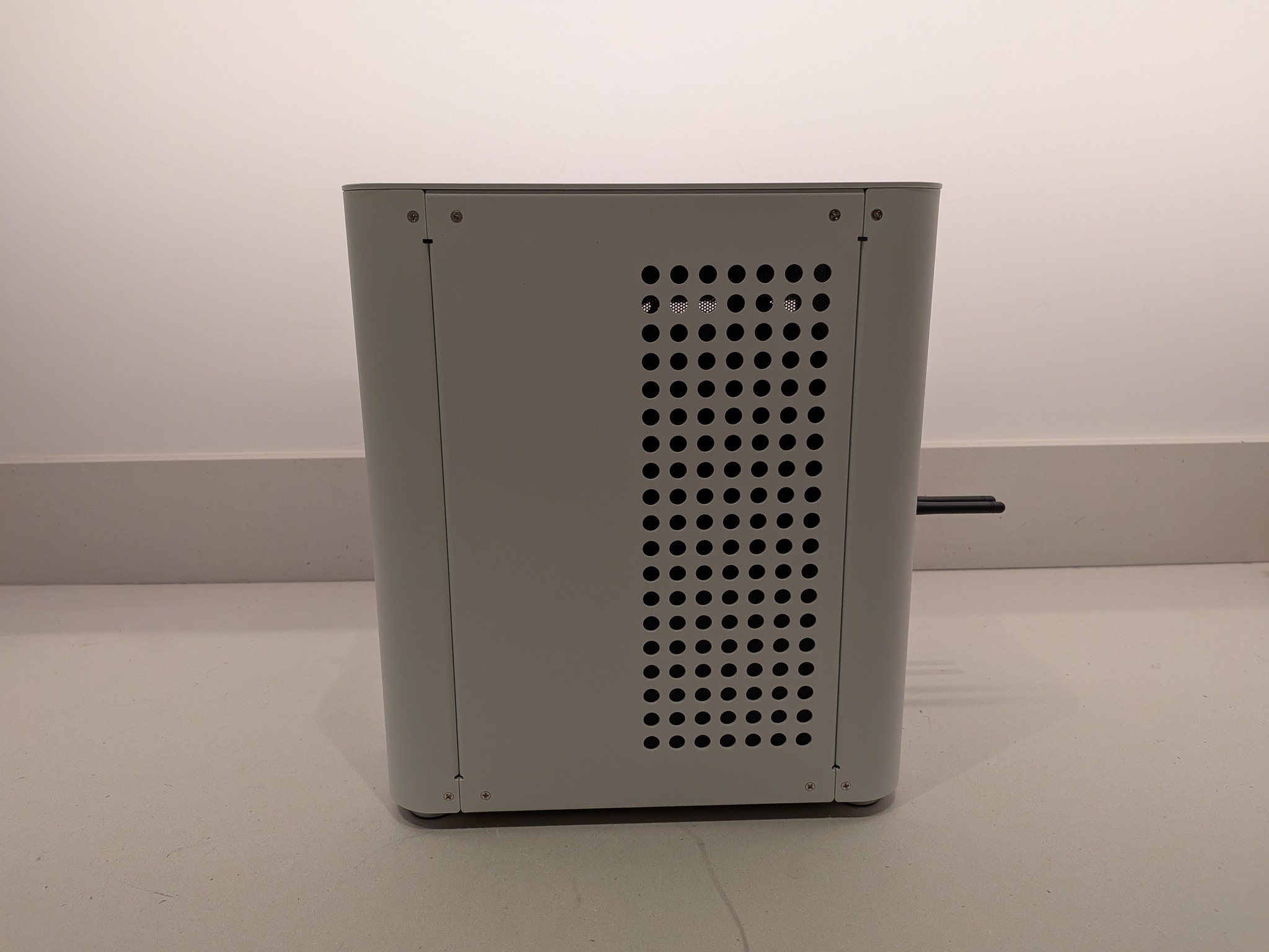 Bomb Devil Snow - RTX 5070, Ryzen 5 9600X, 32 GB DDR5 RAM, 2 TB Gen 5 NVME, RGB, Liquid Cooled